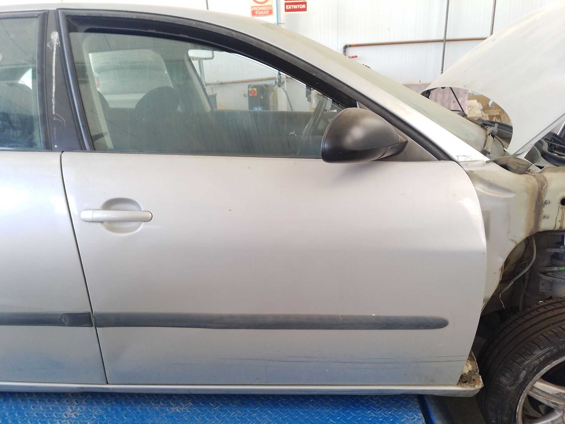Recambio de puerta delantera derecha para seat ibiza iii (6l1) 1.9 tdi referencia OEM IAM 6L4831056S  