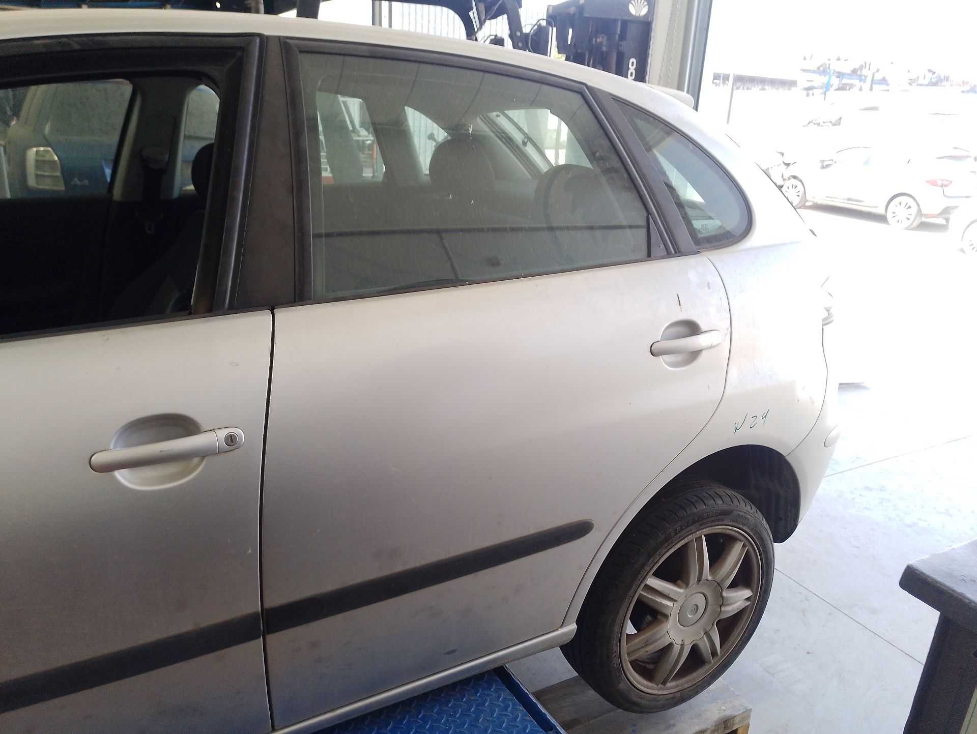 Recambio de puerta trasera izquierda para seat ibiza iii (6l1) 1.9 tdi referencia OEM IAM 6L4833055T  