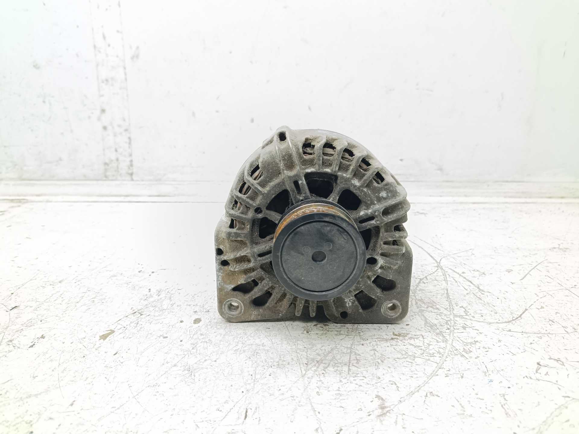 Recambio de alternador para hyundai sonata (nf) 2.0 crdi comfort i referencia OEM IAM 231000026R 2606272D TG15C146
