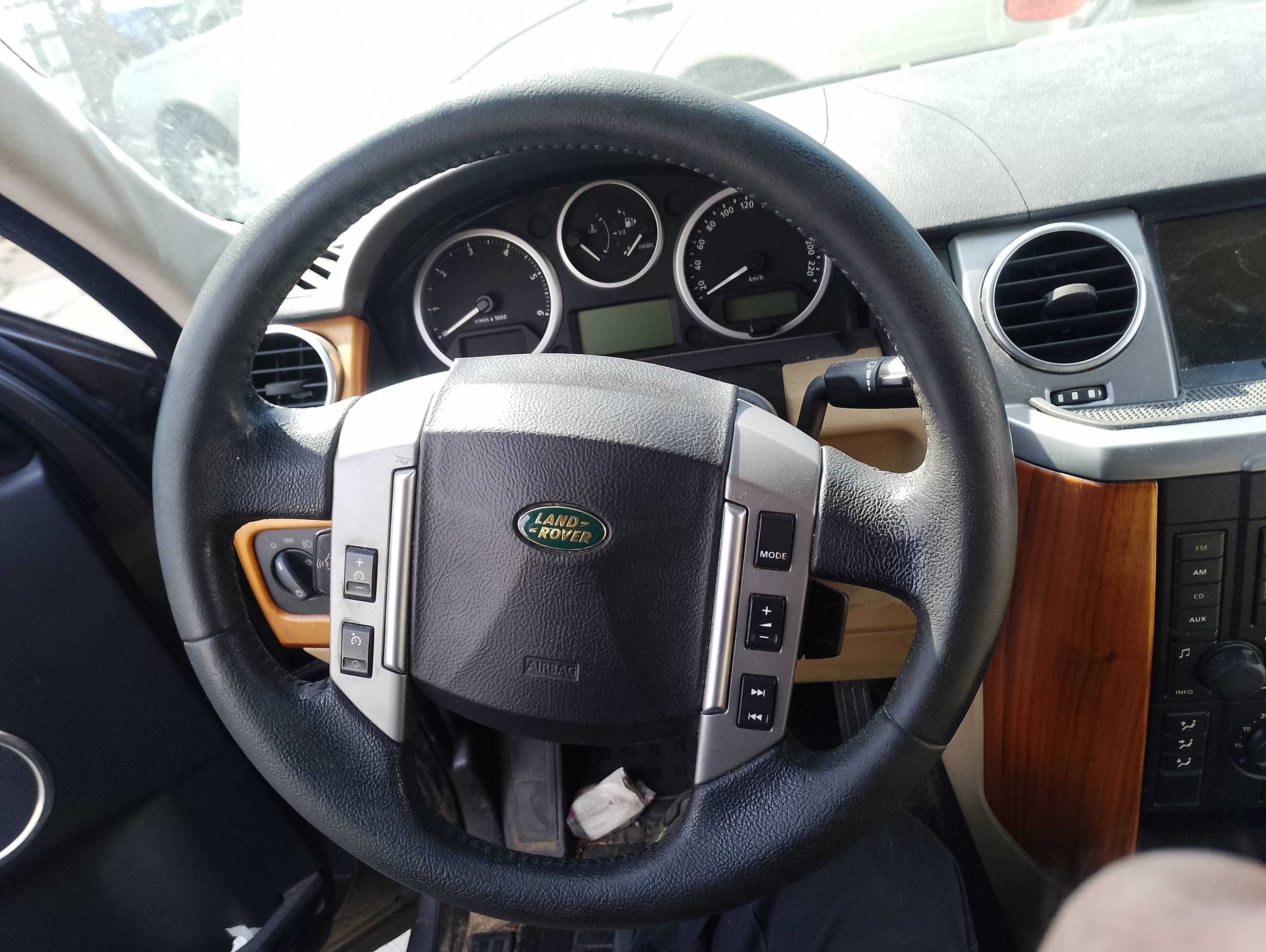 Recambio de volante para land rover discovery v6 td edition 60 yrs referencia OEM IAM 8H2213D767CA  