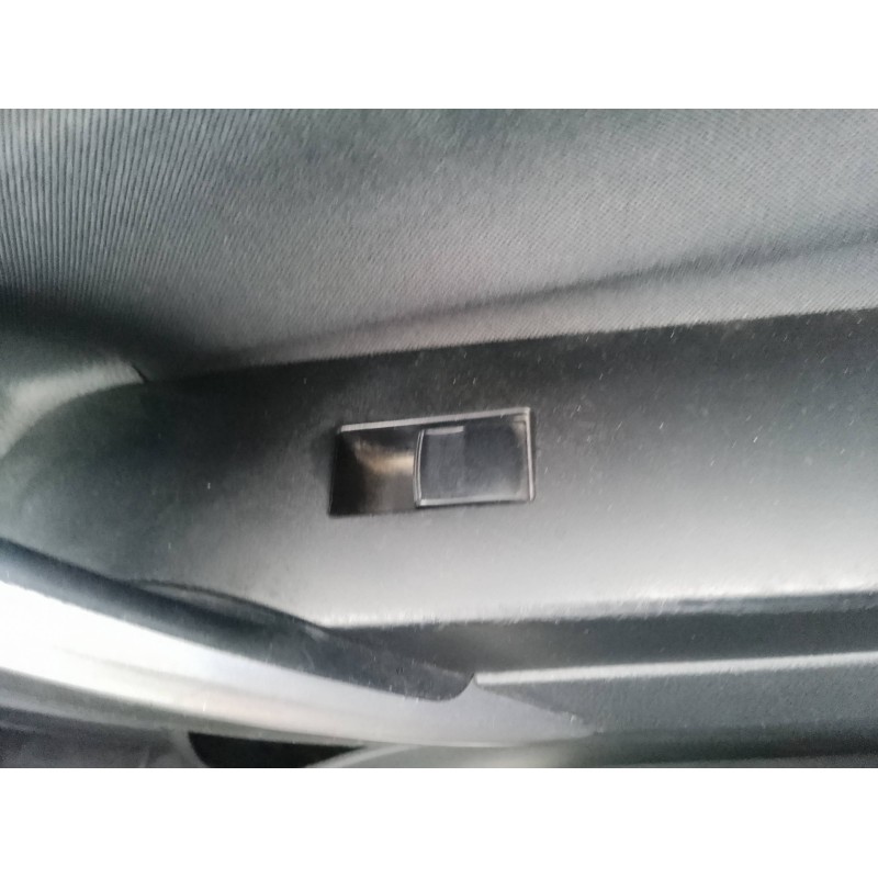 Recambio de mando elevalunas delantero derecho para toyota auris hybrid active referencia OEM IAM   