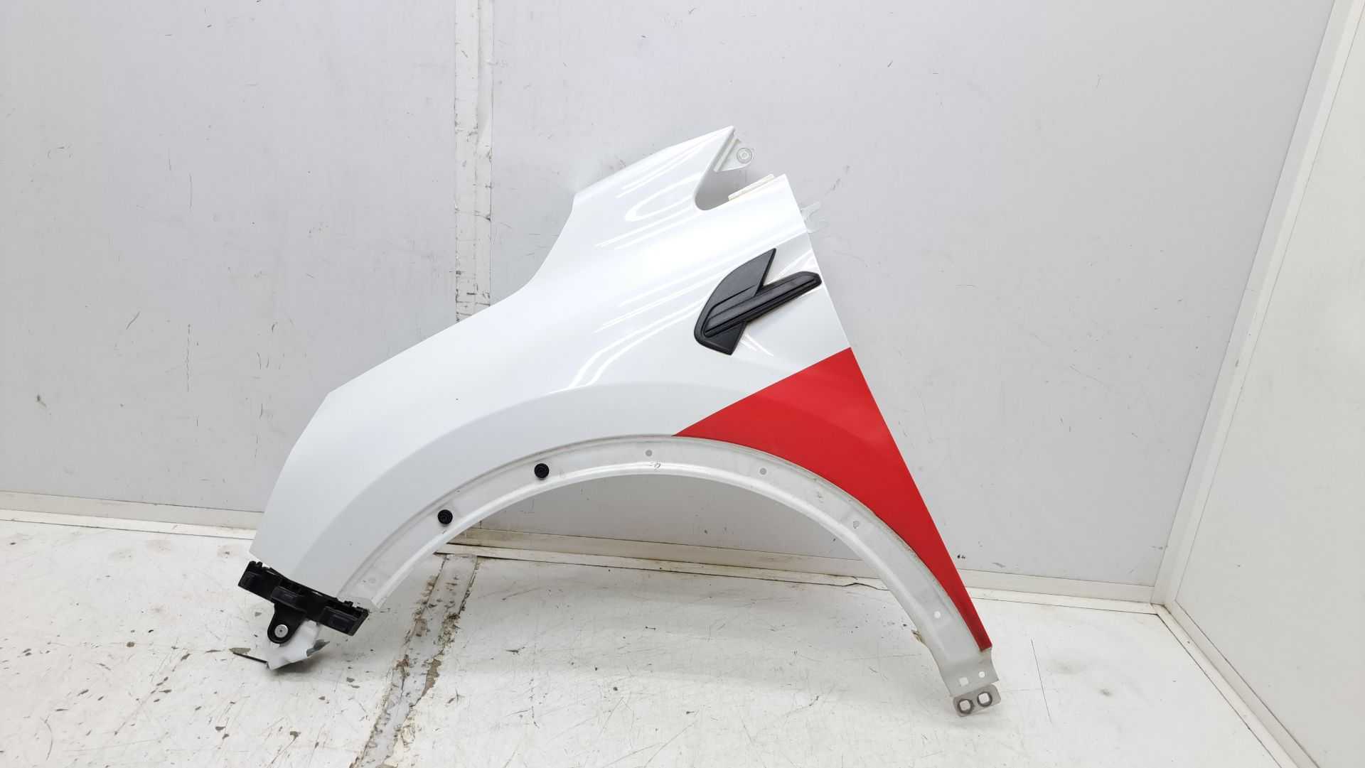 Recambio de aleta delantera izquierda para renault captur ii equilibre referencia OEM IAM 631015069r  