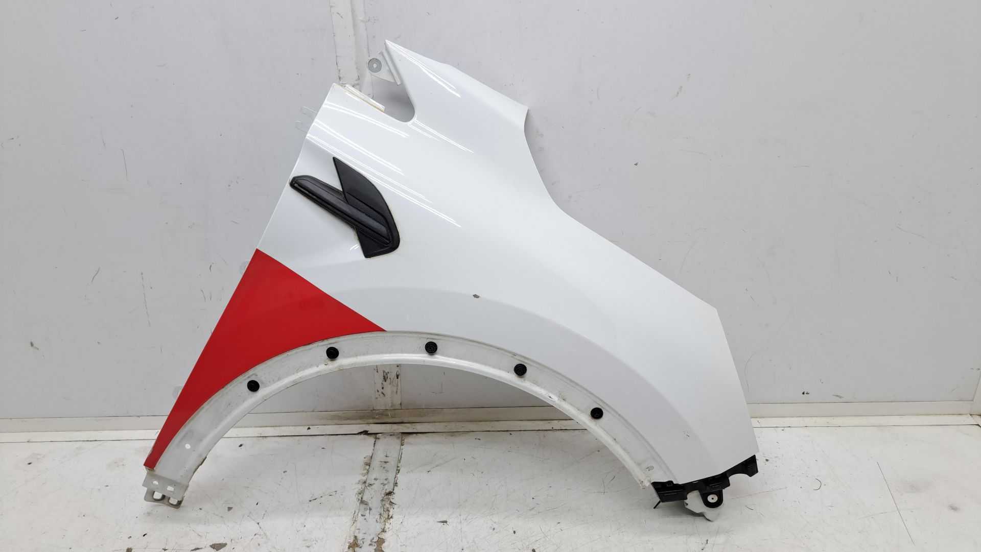 Recambio de aleta delantera derecha para renault captur ii equilibre referencia OEM IAM   