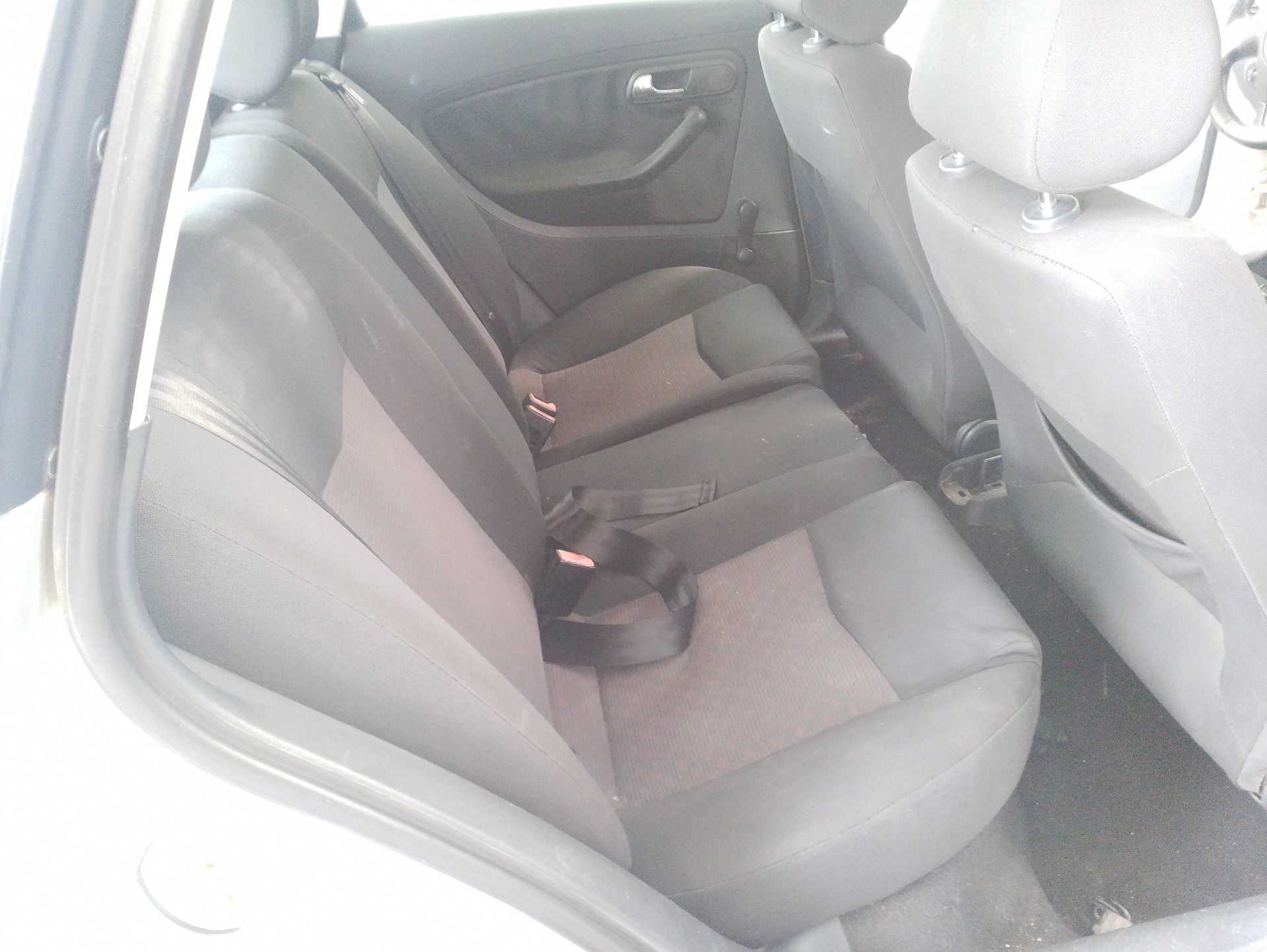 Recambio de asientos traseros para seat ibiza iii (6l1) 1.9 tdi referencia OEM IAM   