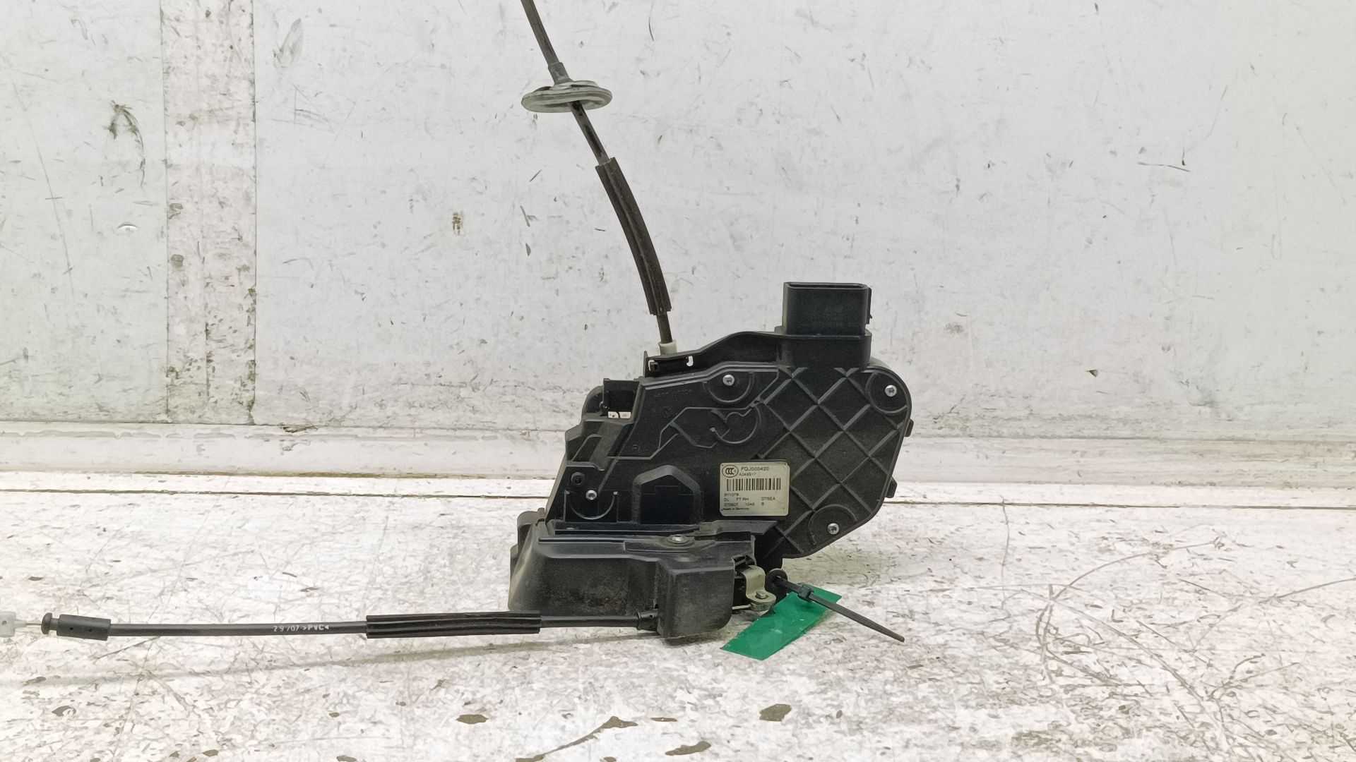 Recambio de cerradura puerta delantera derecha para land rover discovery v6 td edition 60 yrs referencia OEM IAM FQJ000420  