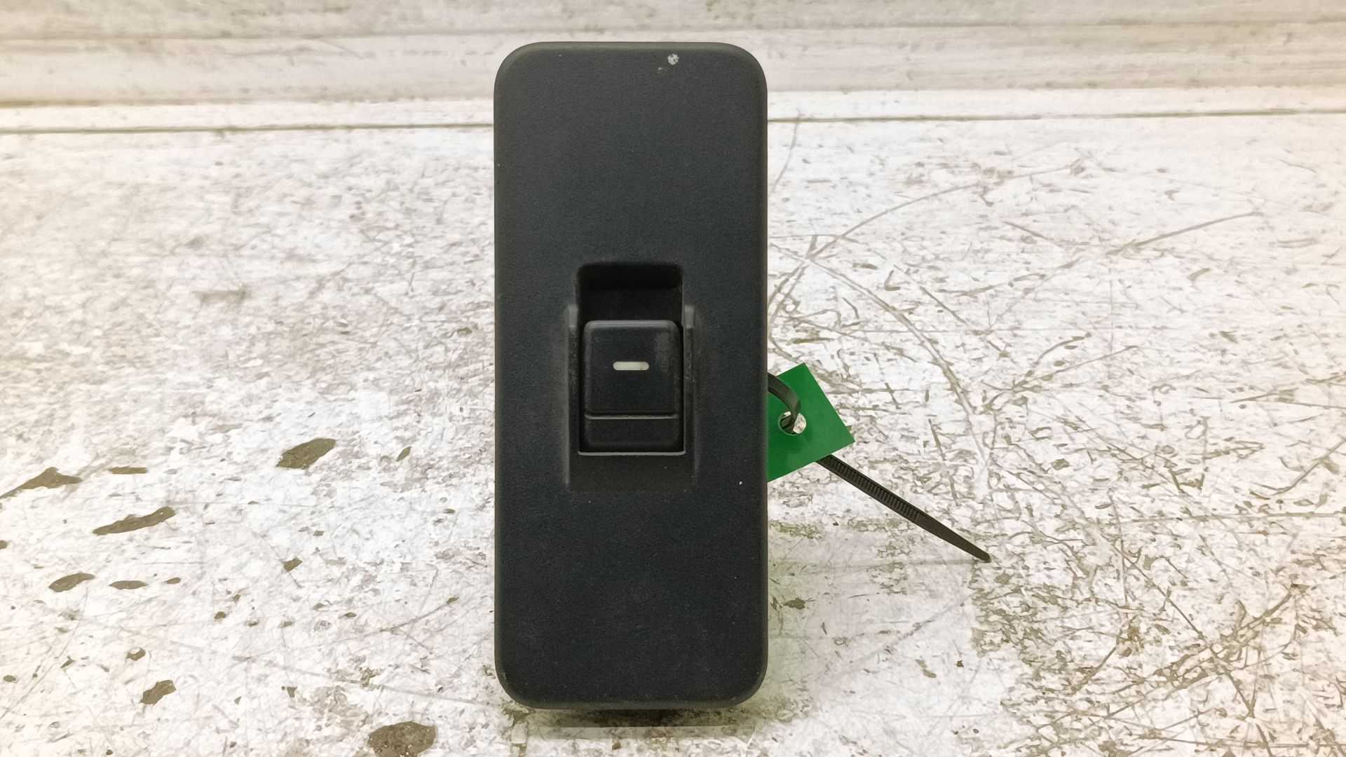 Recambio de mando elevalunas delantero derecho para land rover discovery v6 td edition 60 yrs referencia OEM IAM YUD501070PVJ  