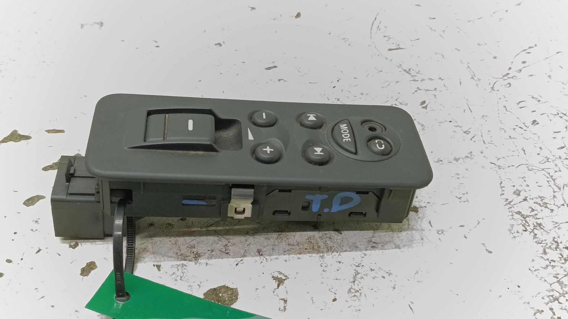 Recambio de mando elevalunas trasero derecho para land rover discovery v6 td edition 60 yrs referencia OEM IAM YUD501080PVJ  