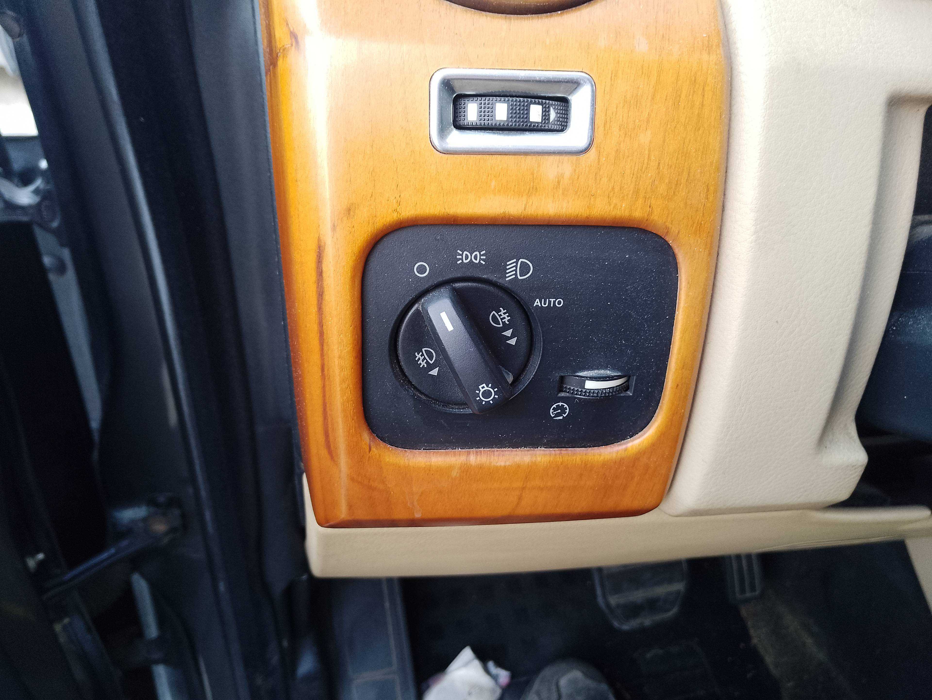 Recambio de mando luces para land rover discovery v6 td edition 60 yrs referencia OEM IAM YUD501480PVJ  