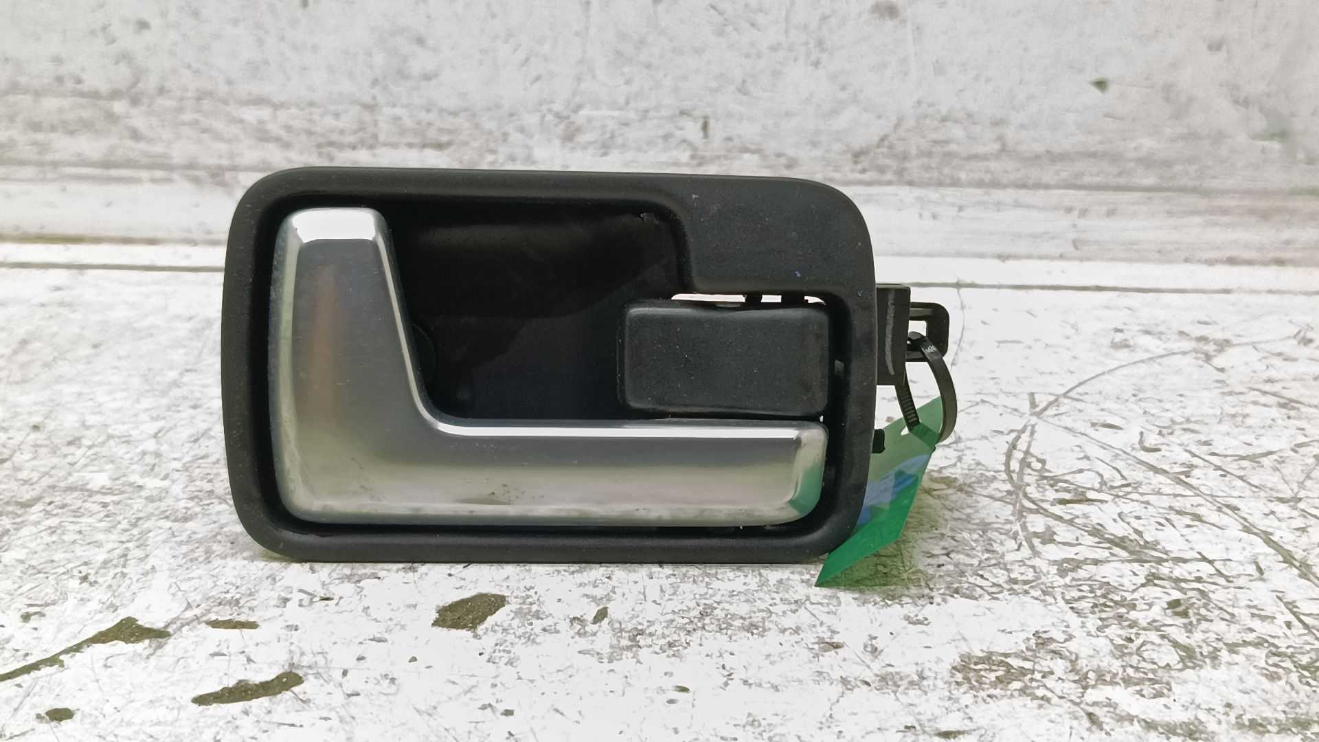Recambio de maneta interior delantera derecha para land rover discovery v6 td edition 60 yrs referencia OEM IAM FVC500124XXX  