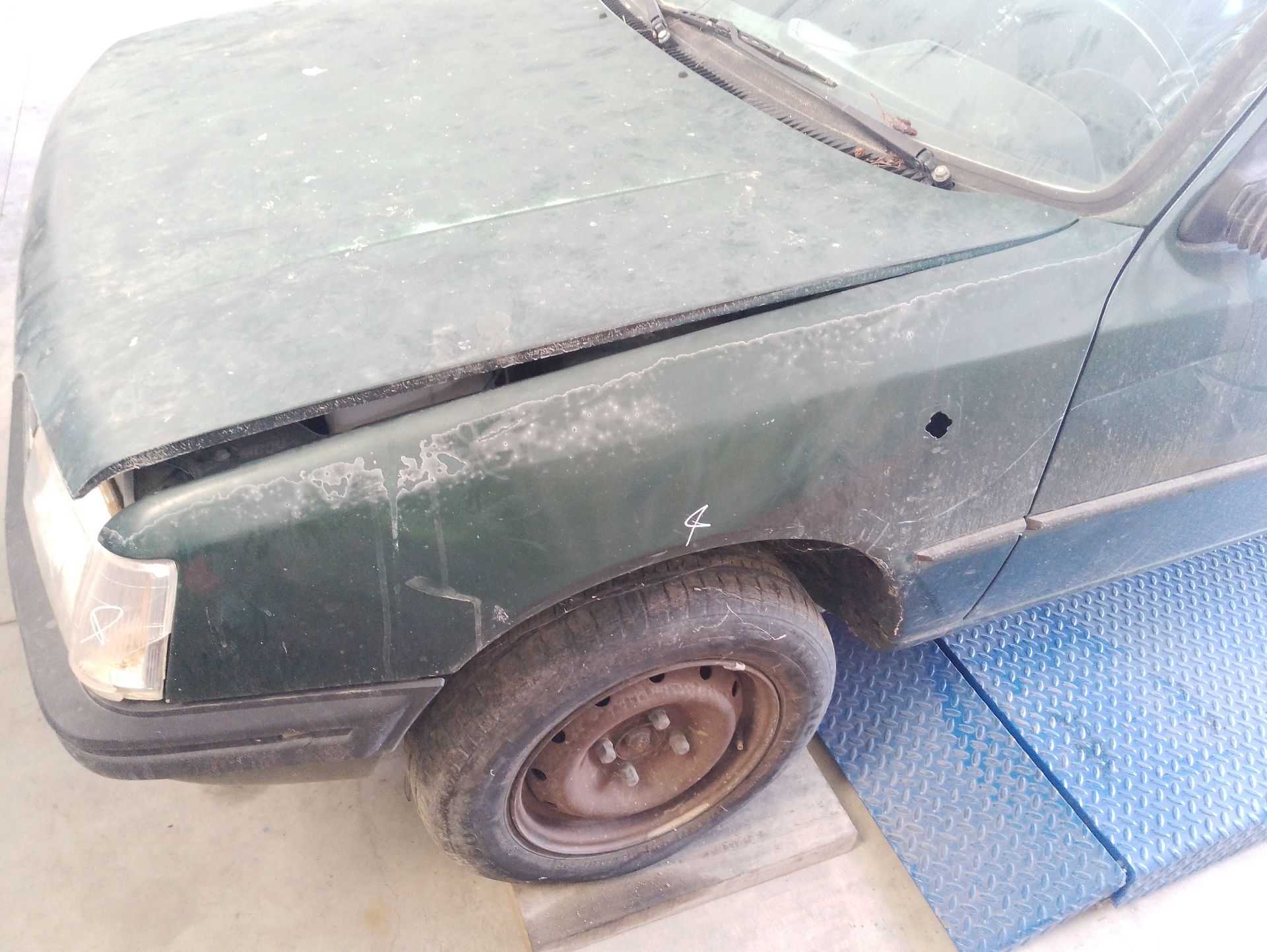 Recambio de aleta delantera izquierda para peugeot 205 ii (20a/c) 1.4 referencia OEM IAM 784072  