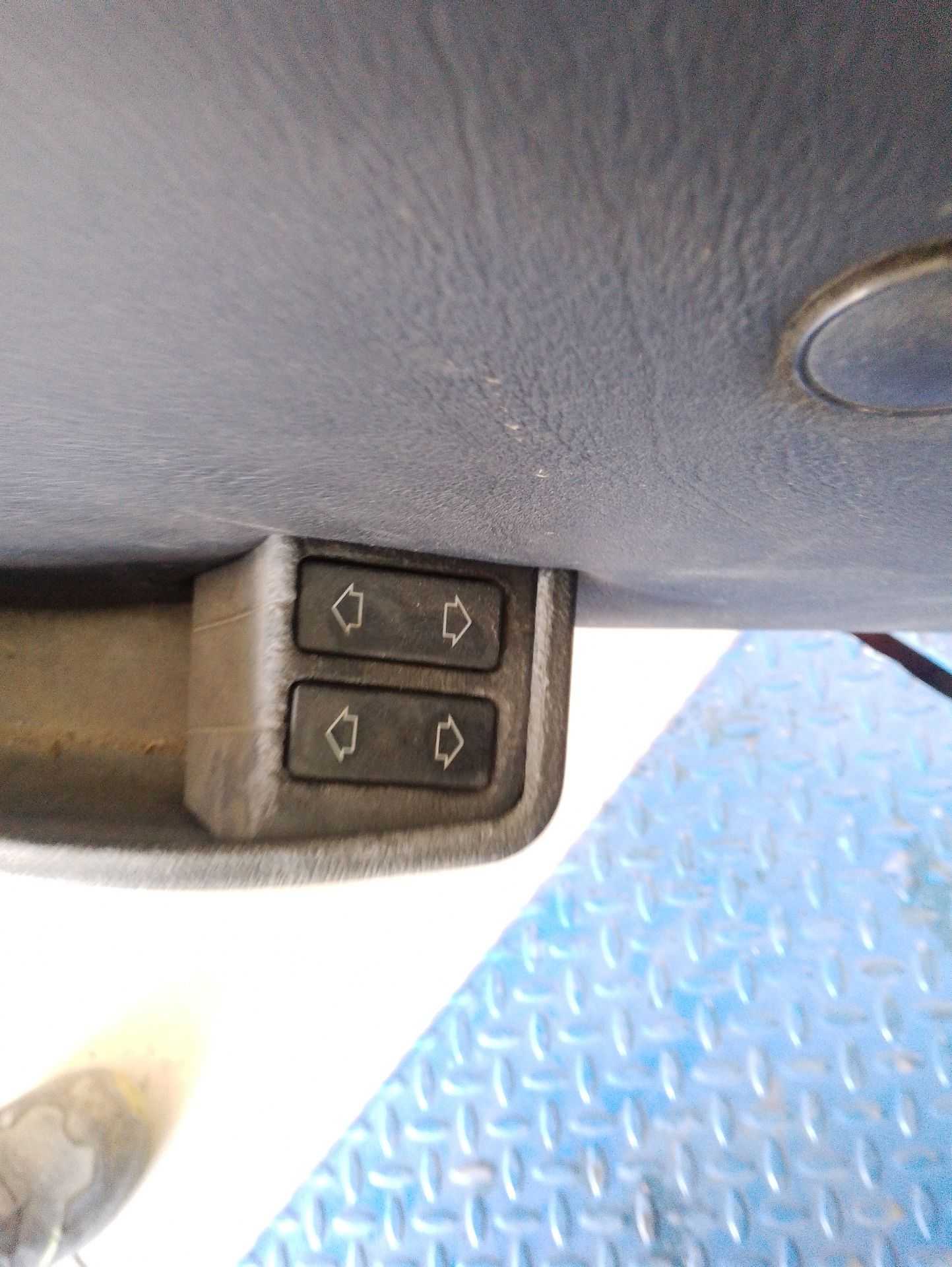 Recambio de mando elevalunas delantero izquierdo para peugeot 205 ii (20a/c) 1.4 referencia OEM IAM   