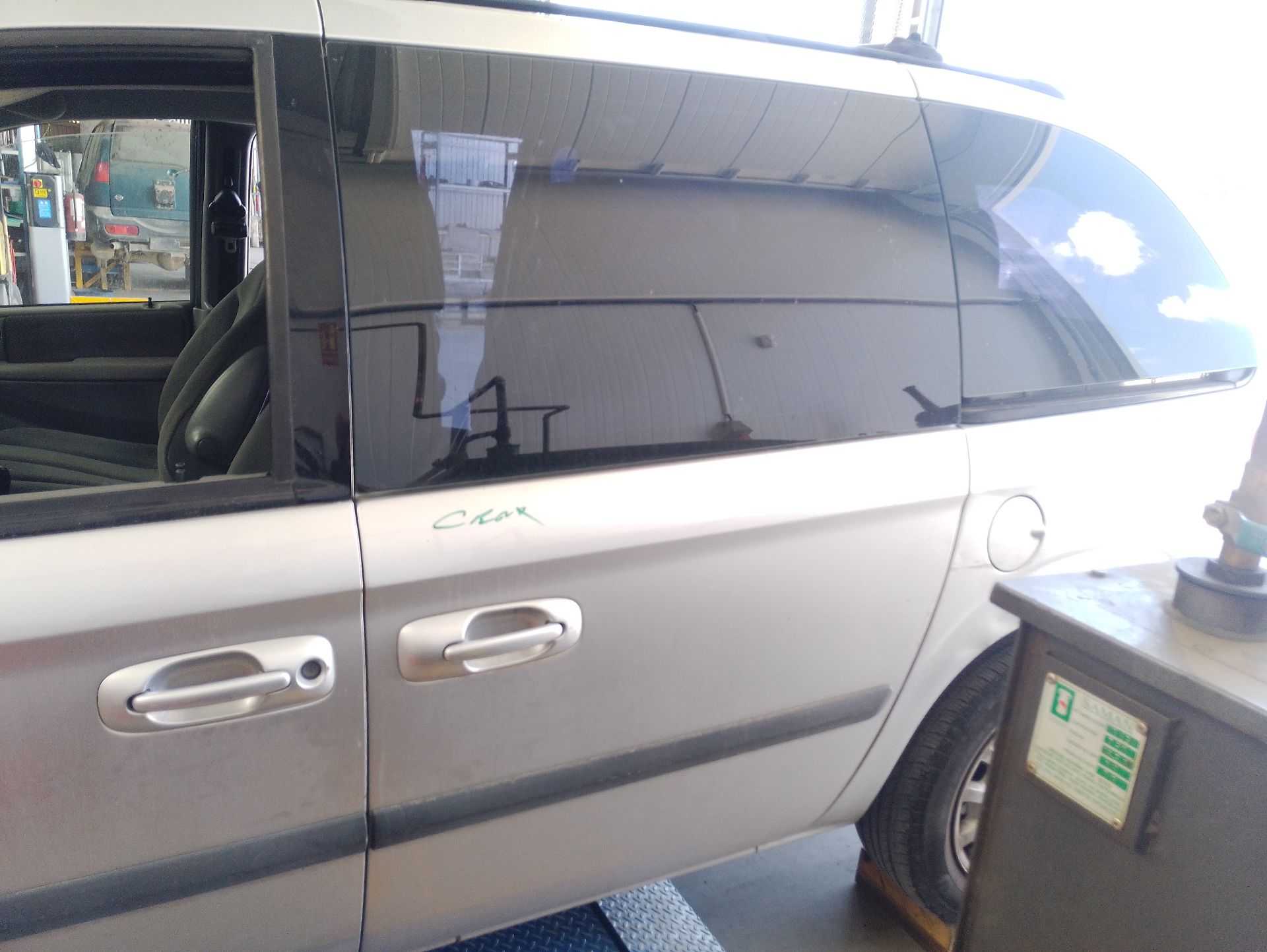 Recambio de puerta lateral corredera izquierda para chrysler voyager iv (rg, rs) 2.4 referencia OEM IAM   