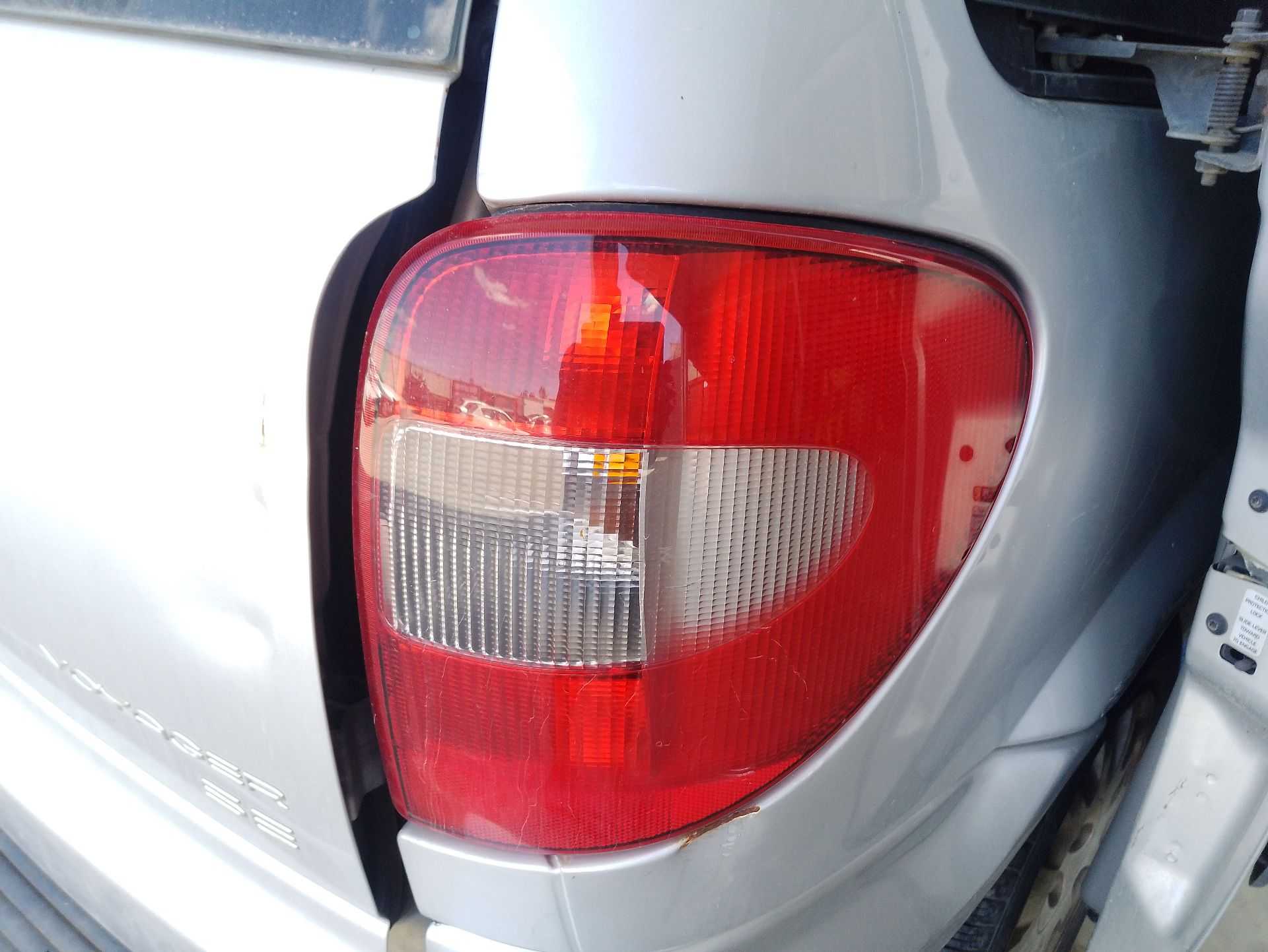 Recambio de piloto trasero derecho para chrysler voyager iv (rg, rs) 2.4 referencia OEM IAM 04857306AB  
