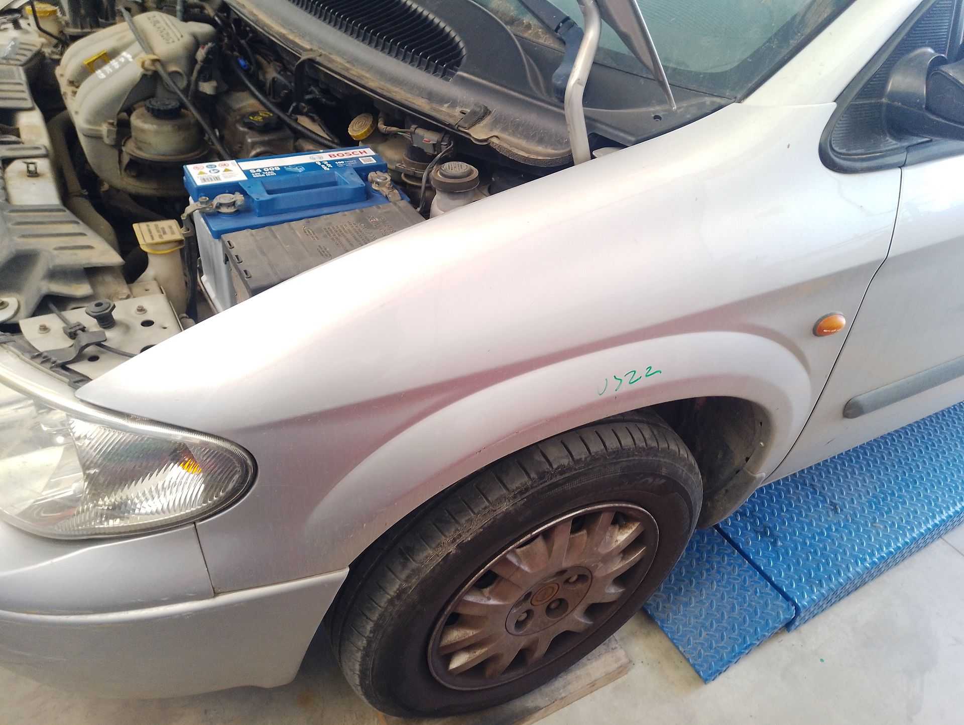 Recambio de aleta delantera izquierda para chrysler voyager iv (rg, rs) 2.4 referencia OEM IAM 05018445AA  