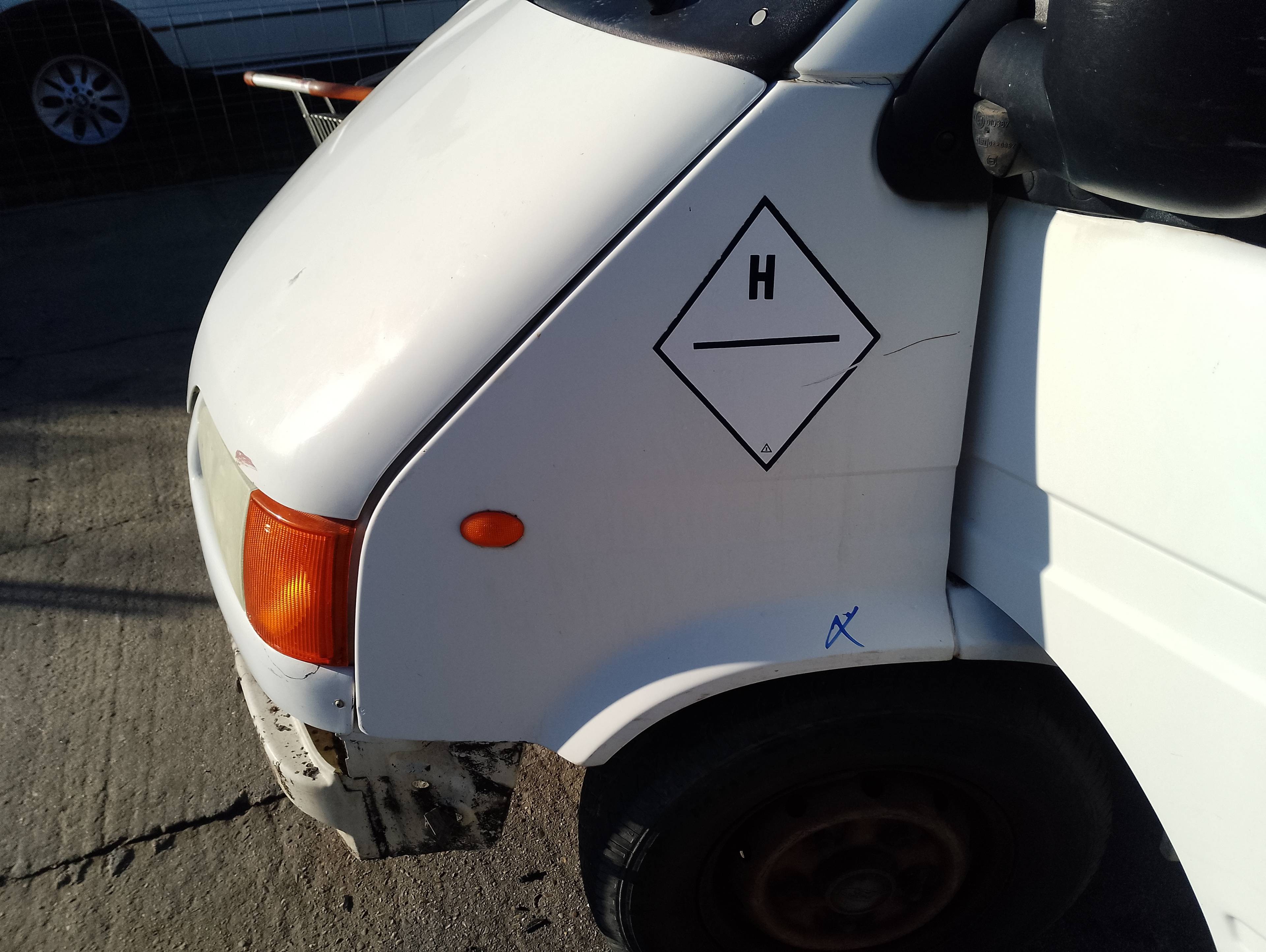 Recambio de aleta delantera izquierda para ford transit ft 100 largo referencia OEM IAM   