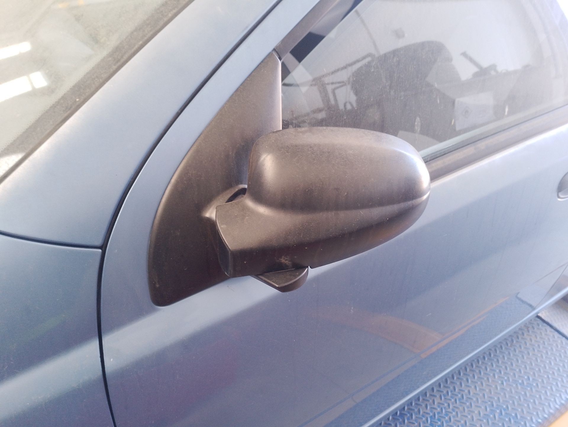 Recambio de retrovisor izquierdo para chevrolet aveo / kalos hatchback (t200) 1.2 referencia OEM IAM   