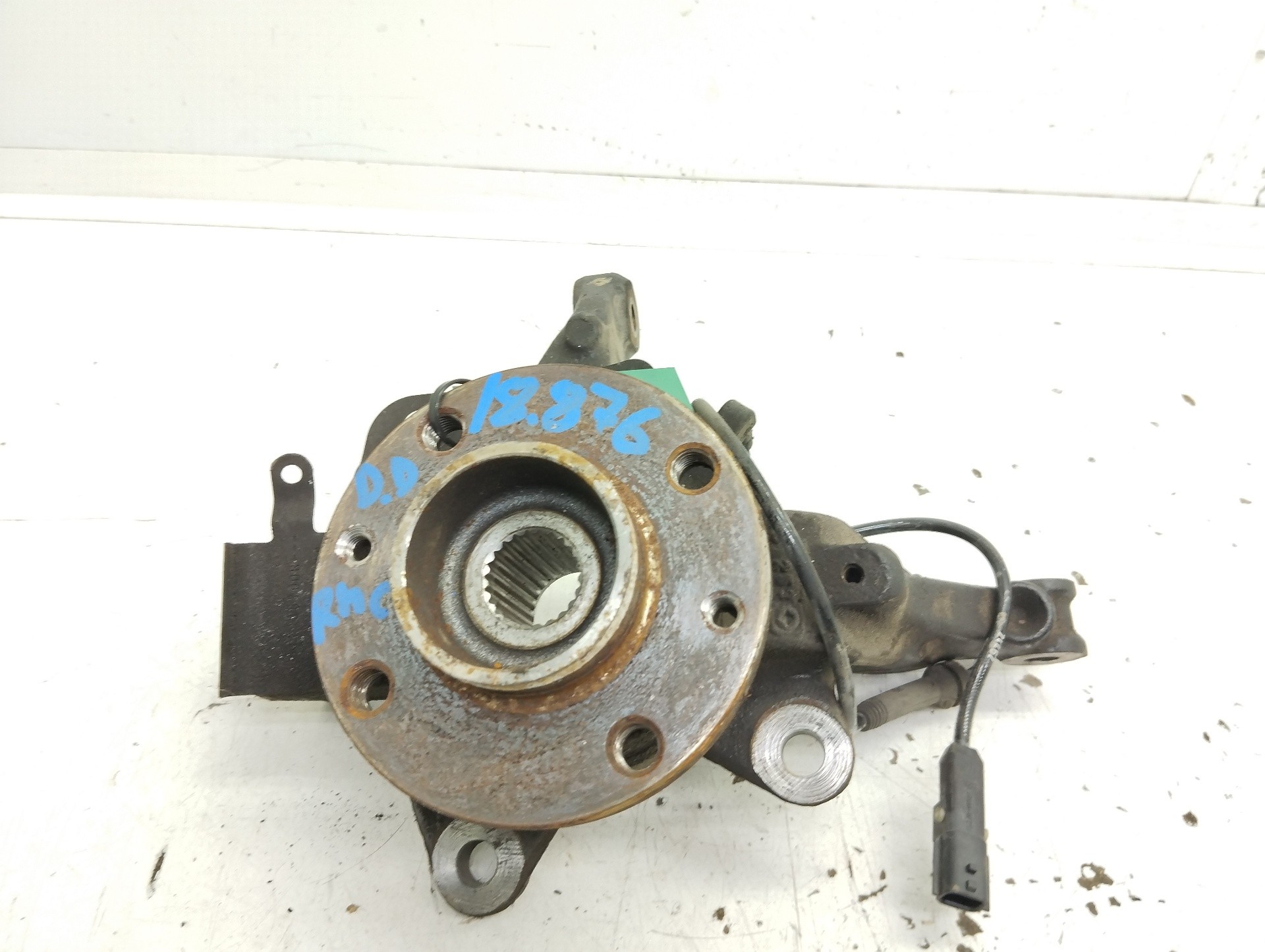 Recambio de mangueta delantera derecha para renault clio iv zen referencia OEM IAM  400140589R 