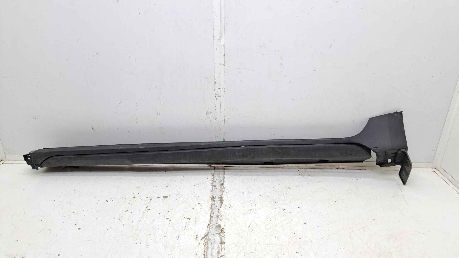 Recambio de faldon lateral para dacia duster ii comfort referencia OEM IAM 769528307r  