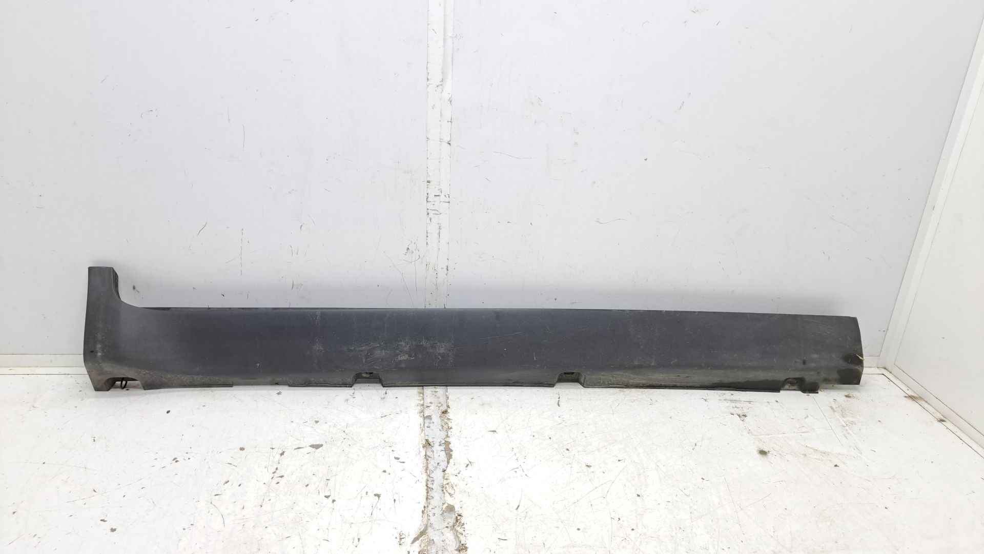 Recambio de faldon lateral para ford kuga trend referencia OEM IAM 8v41s10154ac  