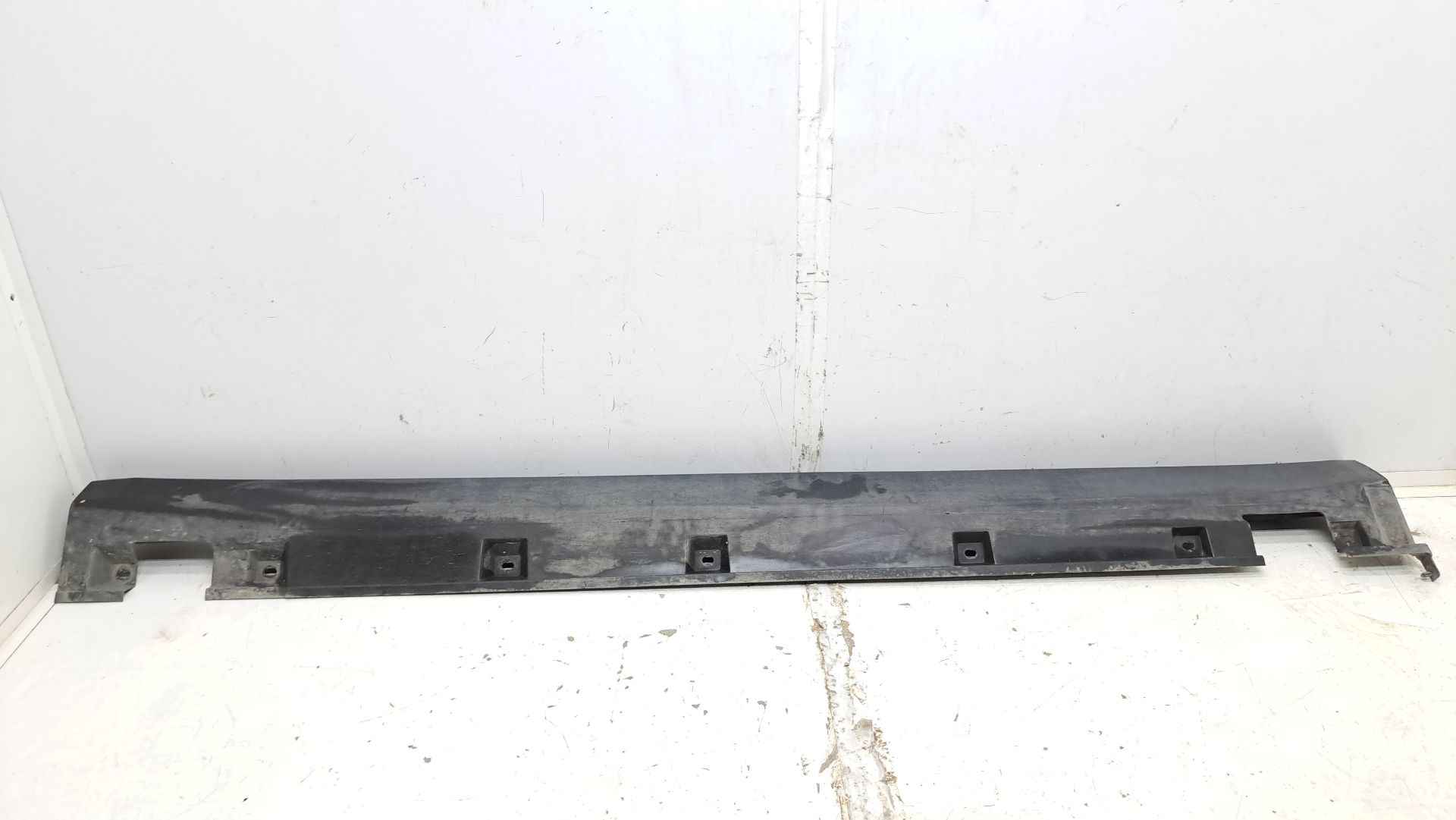 Recambio de faldon lateral para mercedes-benz clase gl (x164) 350 bluetec (164.824) referencia OEM IAM a1646900740  