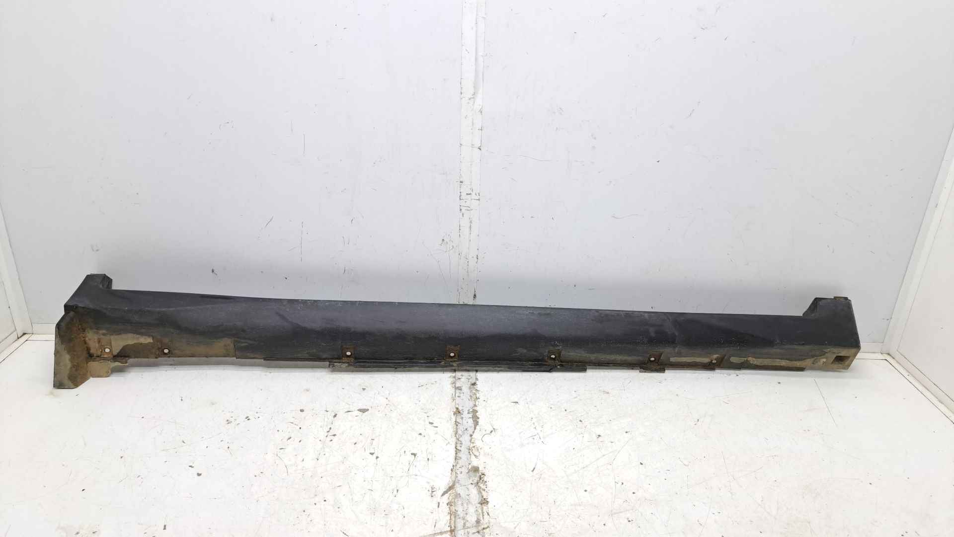 Recambio de faldon lateral para nissan x-trail (t32) 360 referencia OEM IAM Lado derecho  