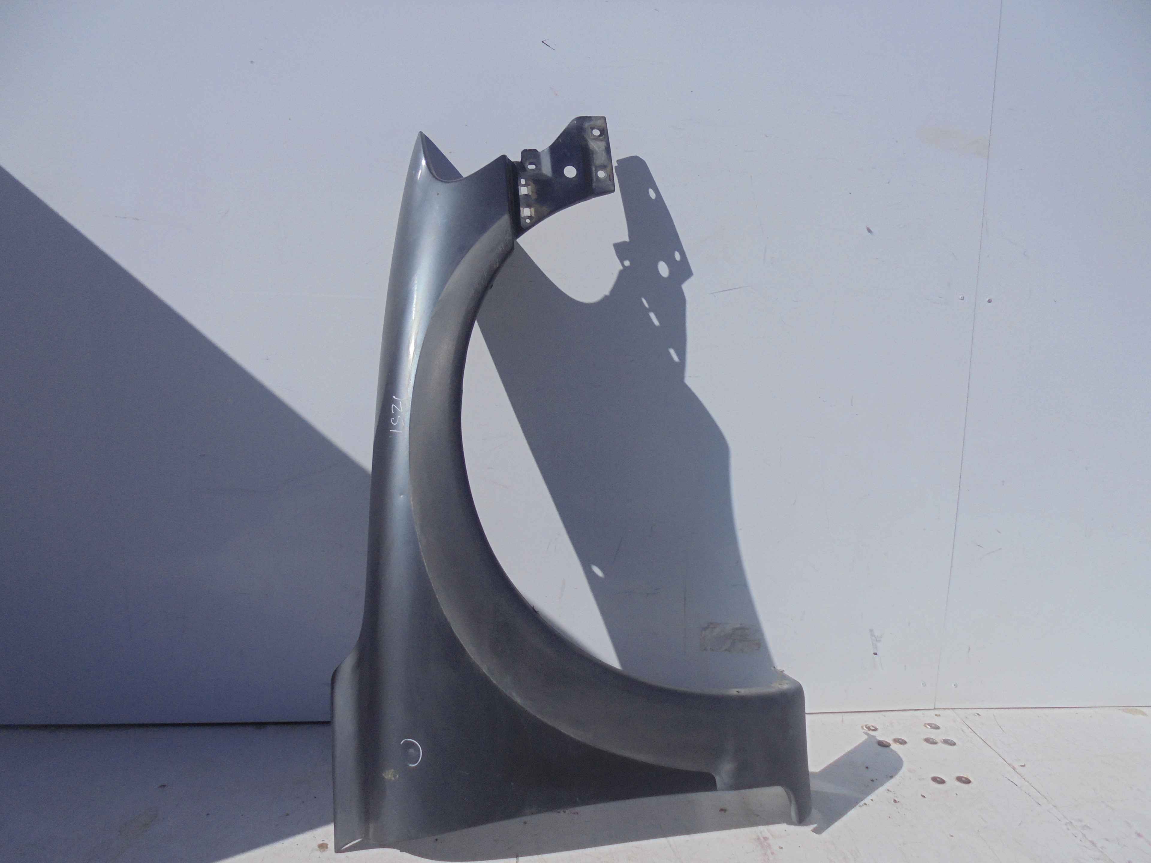 Recambio de aleta delantera derecha para volvo xc70 2.4 diesel cat referencia OEM IAM   