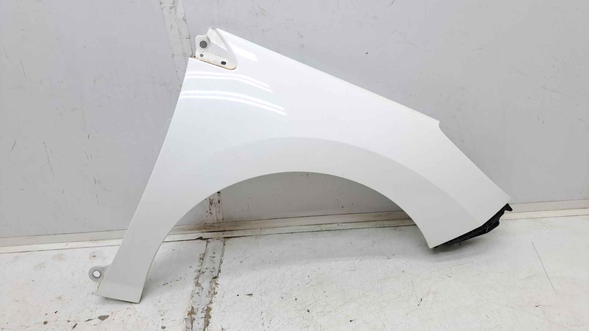 Recambio de aleta delantera derecha para peugeot 308 access referencia OEM IAM 9656738480  