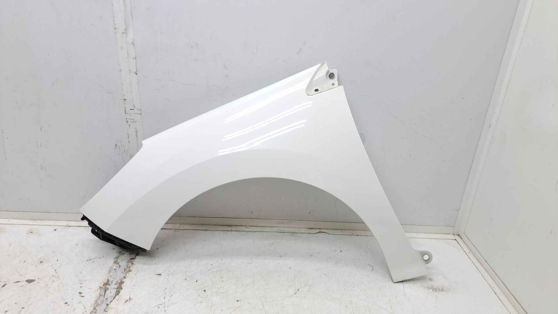 Recambio de aleta delantera izquierda para peugeot 308 sw sportium referencia OEM IAM 9656738580  