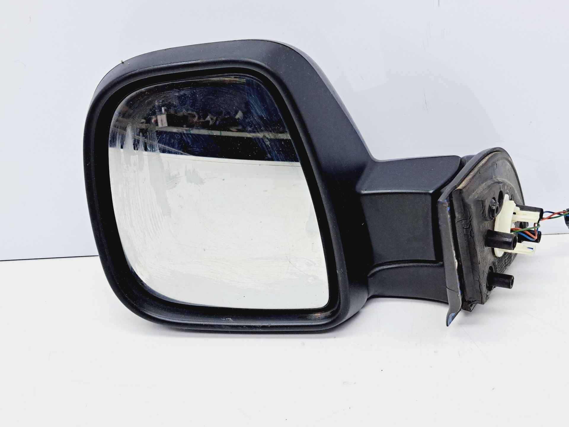 Recambio de retrovisor izquierdo para peugeot partner kasten confort l1 referencia OEM IAM  96777503XT 