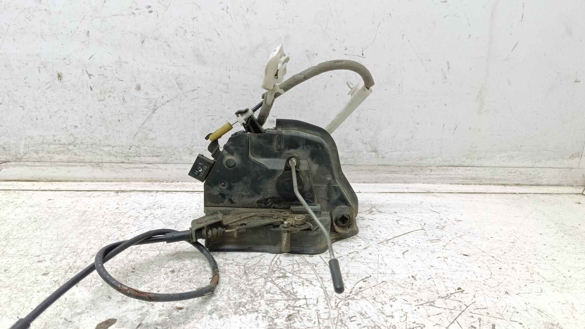 Recambio de cerradura puerta delantera izquierda para bmw serie 3 cabrio (e46) 320 cd referencia OEM IAM 82534310  