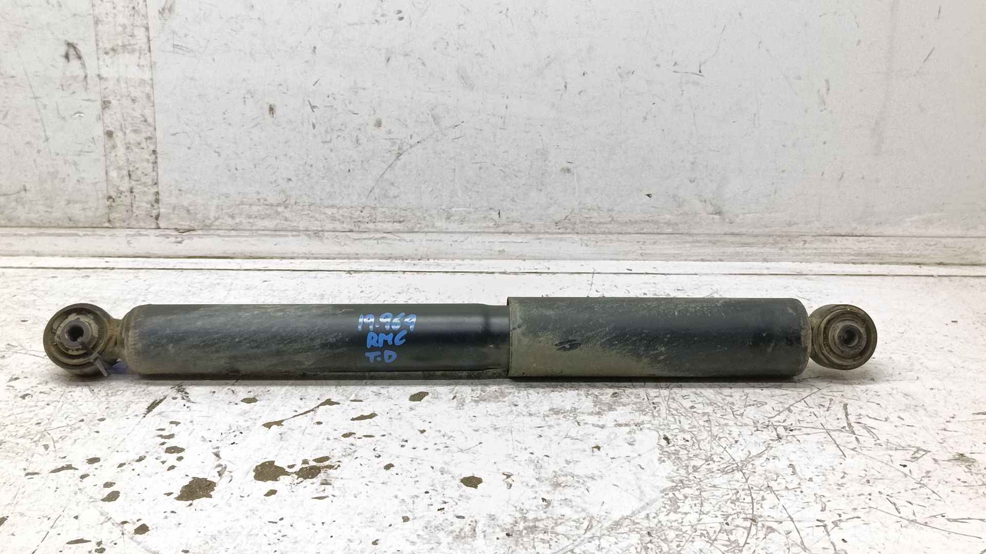 Recambio de amortiguador trasero derecho para chevrolet captiva (c100, c140) 2.0 d 4wd referencia OEM IAM D8079  