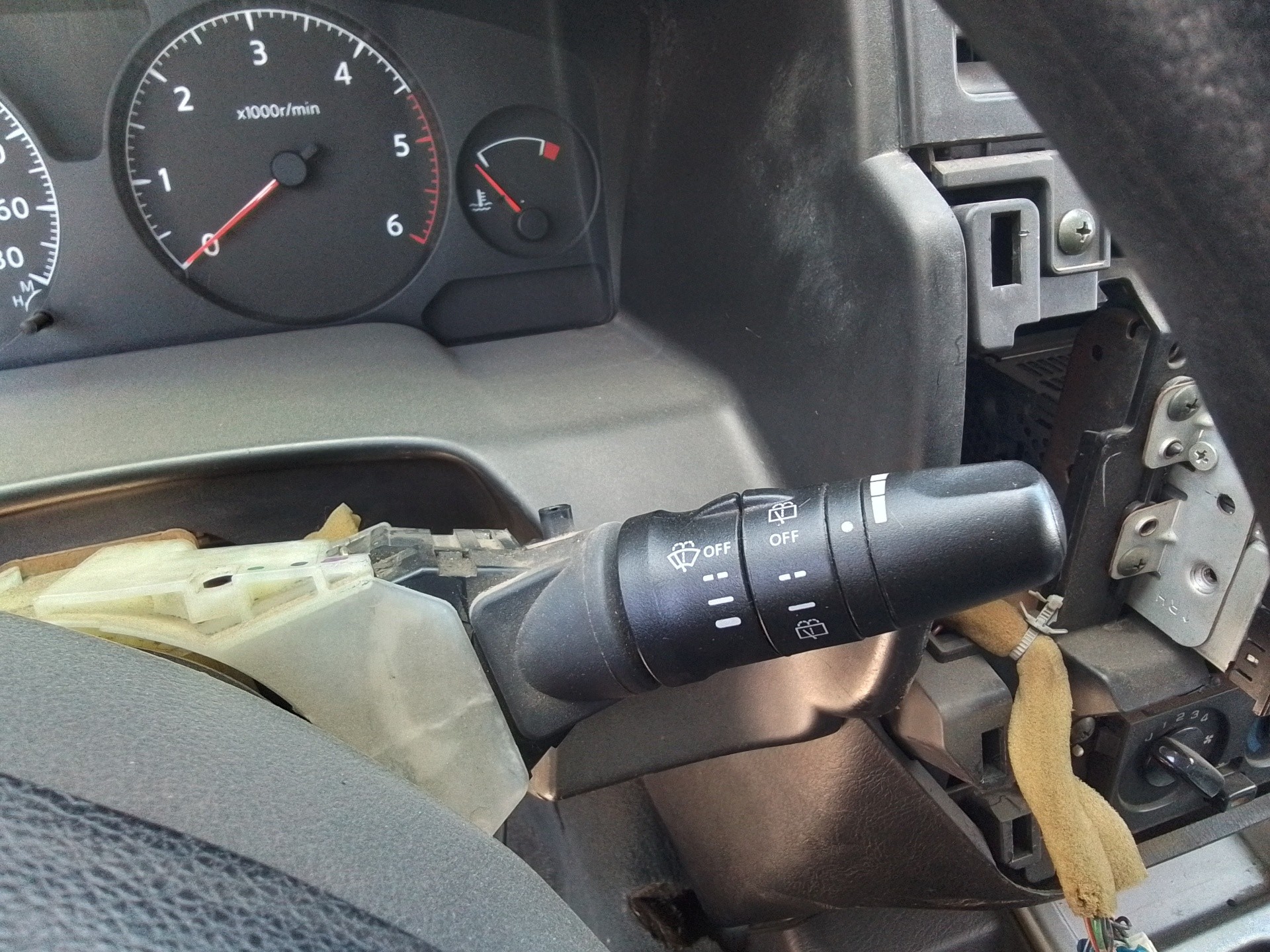 Recambio de mando limpia para nissan patrol gr (y61) elegance referencia OEM IAM   