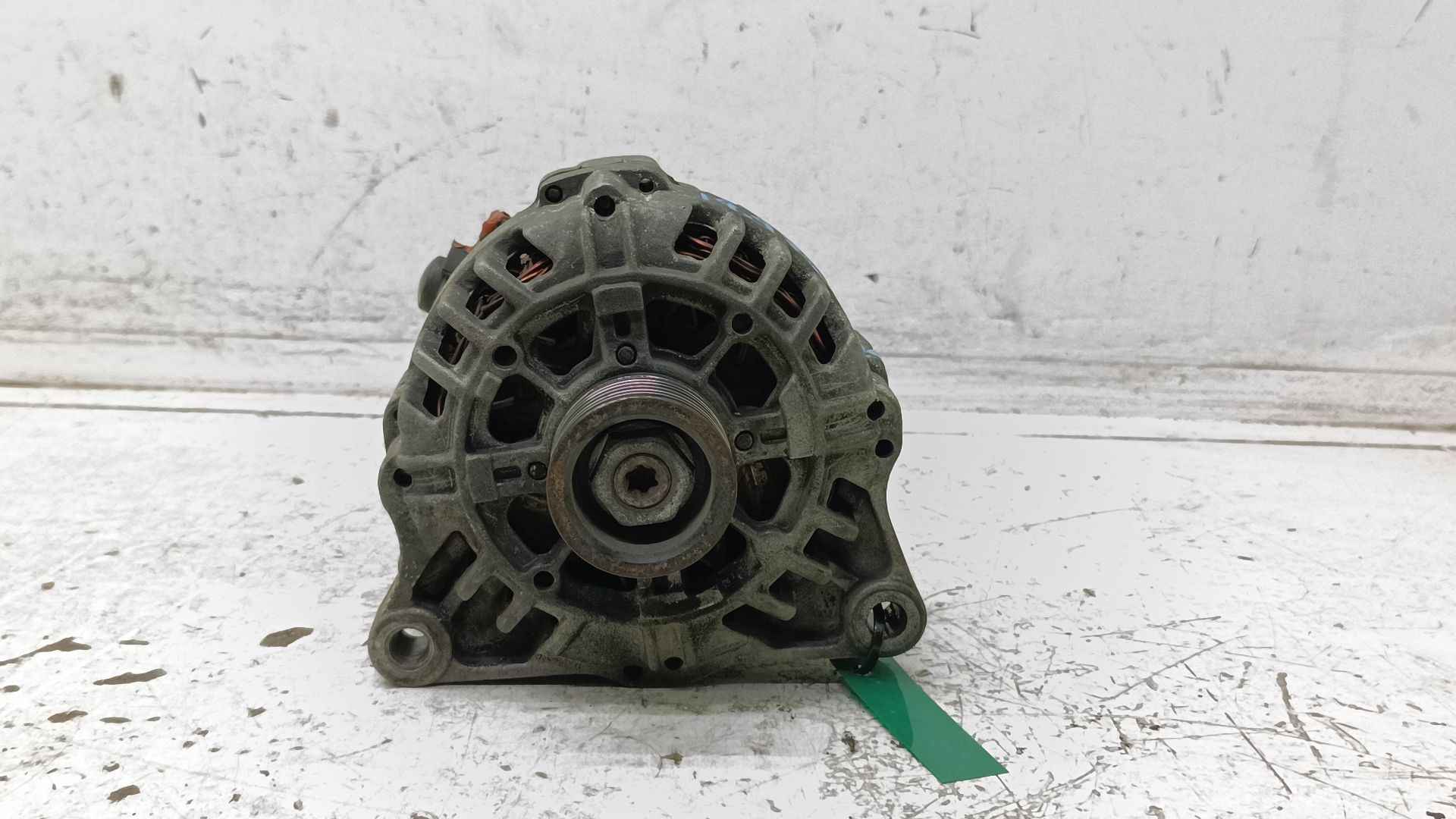 Recambio de alternador para peugeot 206 hatchback (2a/c) 1.4 i referencia OEM IAM 57054G / 5705GE  