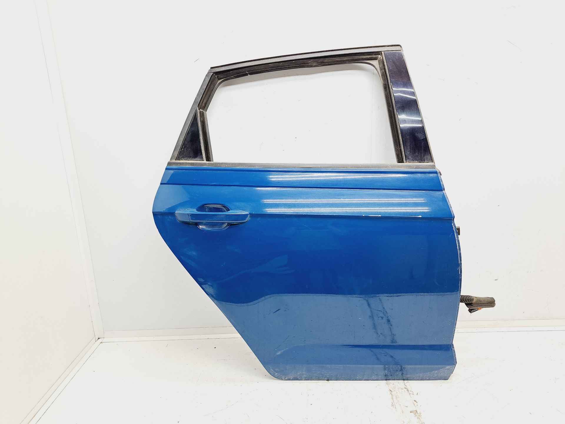 Recambio de puerta trasera derecha para volkswagen polo 1.0 tsi referencia OEM IAM 2G4833052R  