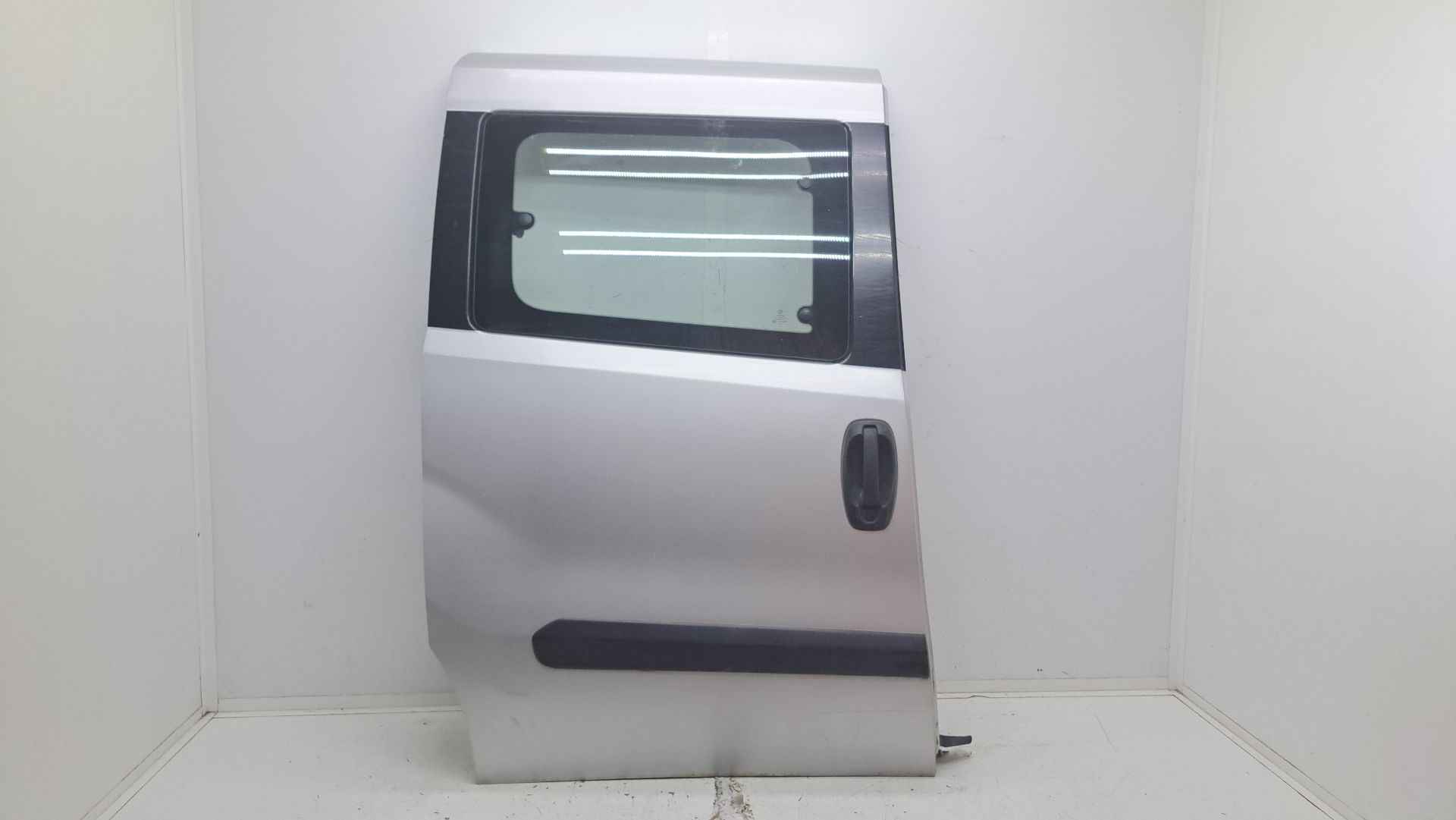 Recambio de puerta lateral corredera derecha para opel combo d expression l1h1 referencia OEM IAM   
