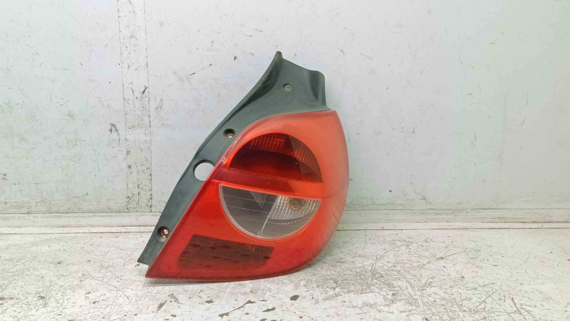 Recambio de piloto trasero derecho para renault clio iii confort dynamique referencia OEM IAM   