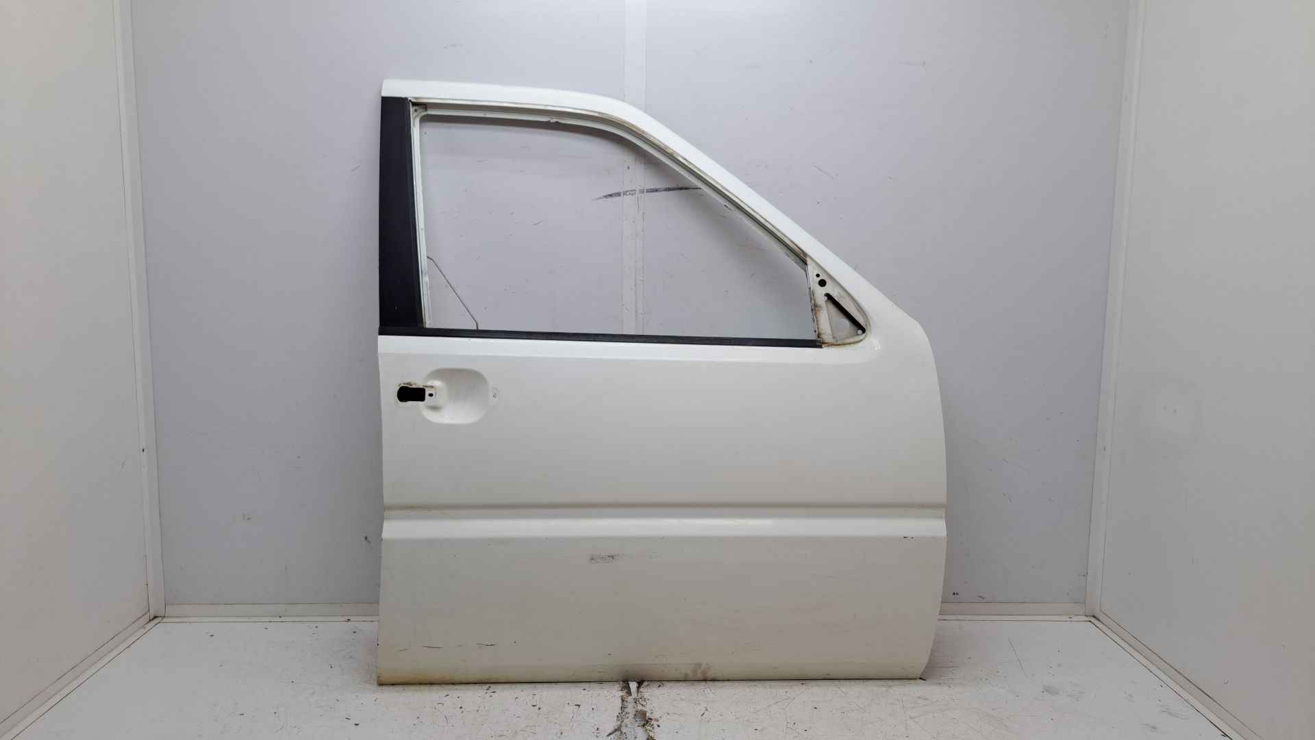 Recambio de puerta delantera derecha para nissan terrano ii (r20) 2.7 tdi 4wd referencia OEM IAM 801007F030  