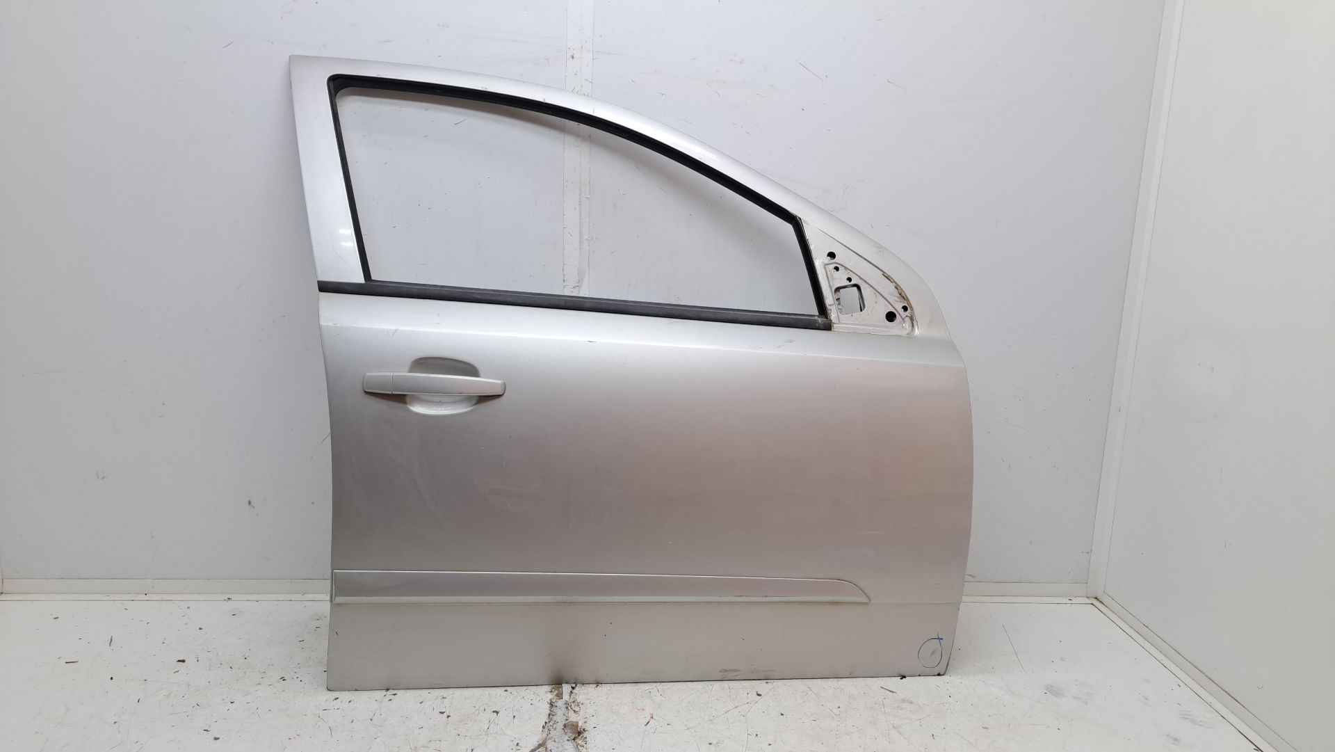 Recambio de puerta delantera derecha para opel astra h berlina cosmo referencia OEM IAM   