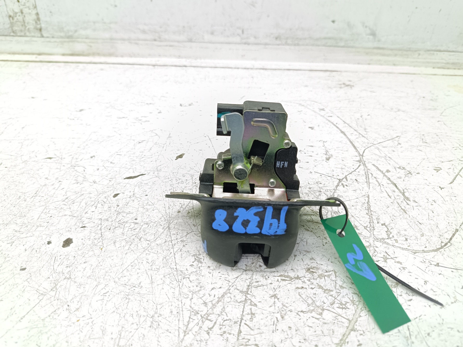 Recambio de cerradura maletero / porton para renault koleos bose edition referencia OEM IAM 905923361R  