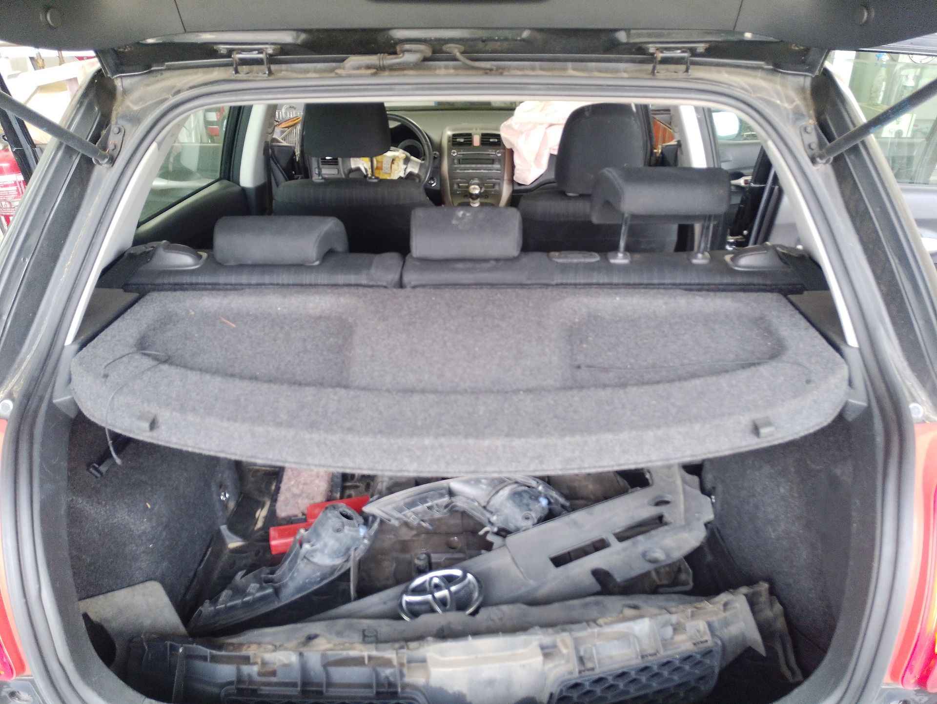 Recambio de bandeja trasera para toyota auris (_e15_) 2.0 d-4d (ade150_) referencia OEM IAM 6433002441C1  