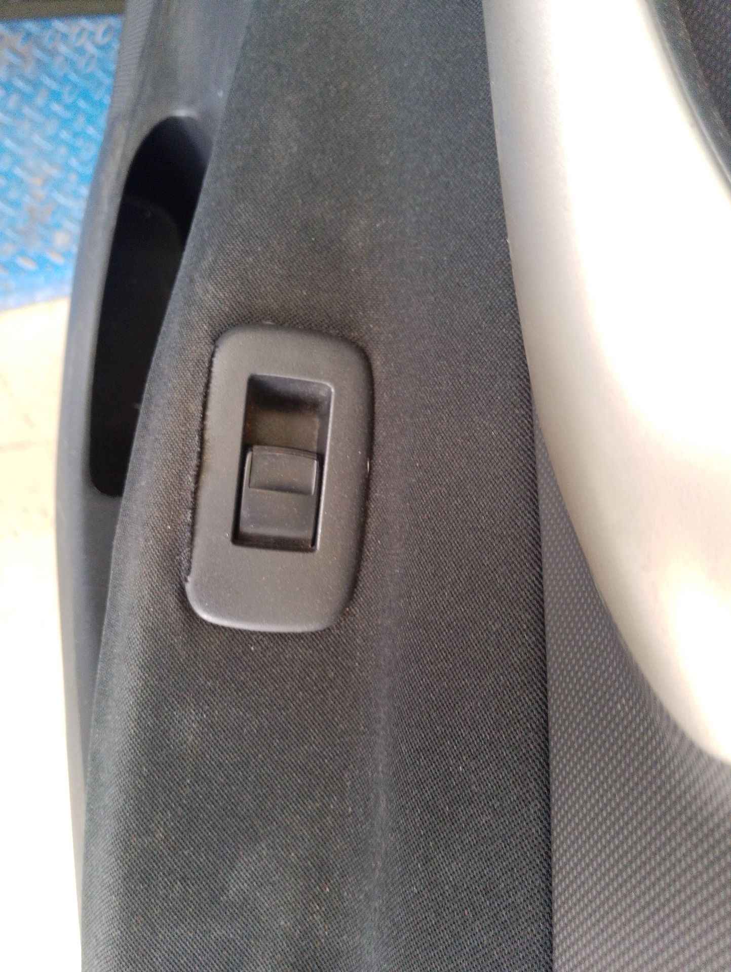 Recambio de mando elevalunas trasero derecho para toyota auris (_e15_) 2.0 d-4d (ade150_) referencia OEM IAM   