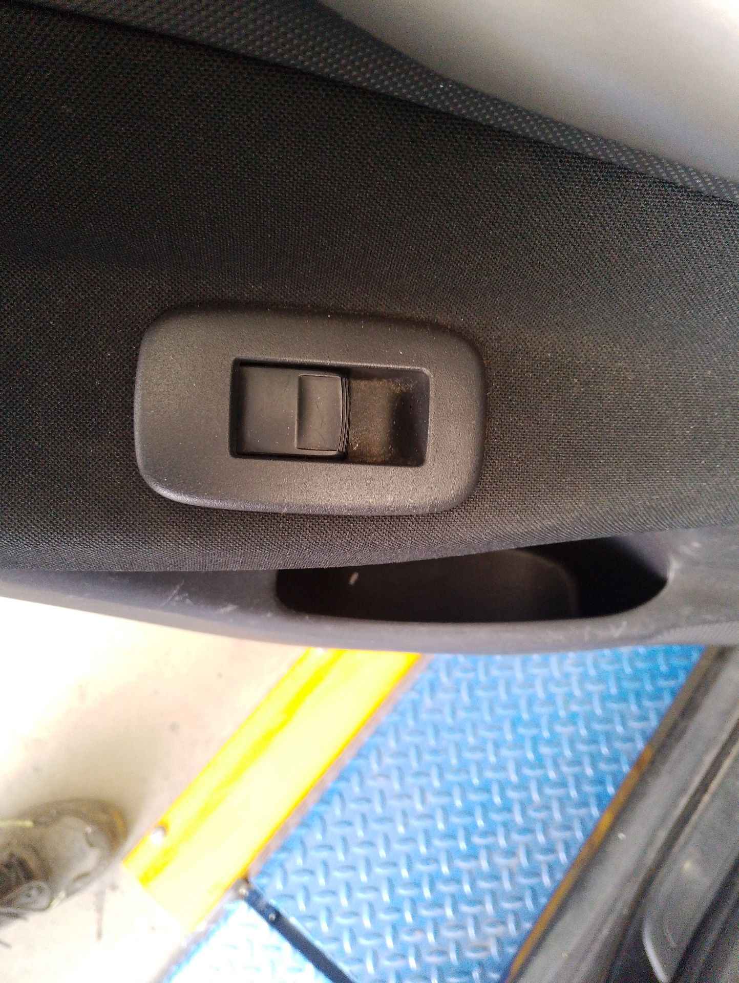 Recambio de mando elevalunas trasero izquierdo para toyota auris (_e15_) 2.0 d-4d (ade150_) referencia OEM IAM   