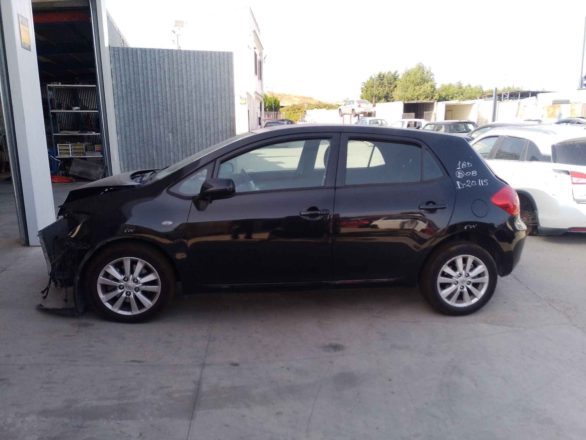 toyota auris (_e15_) del año 2008