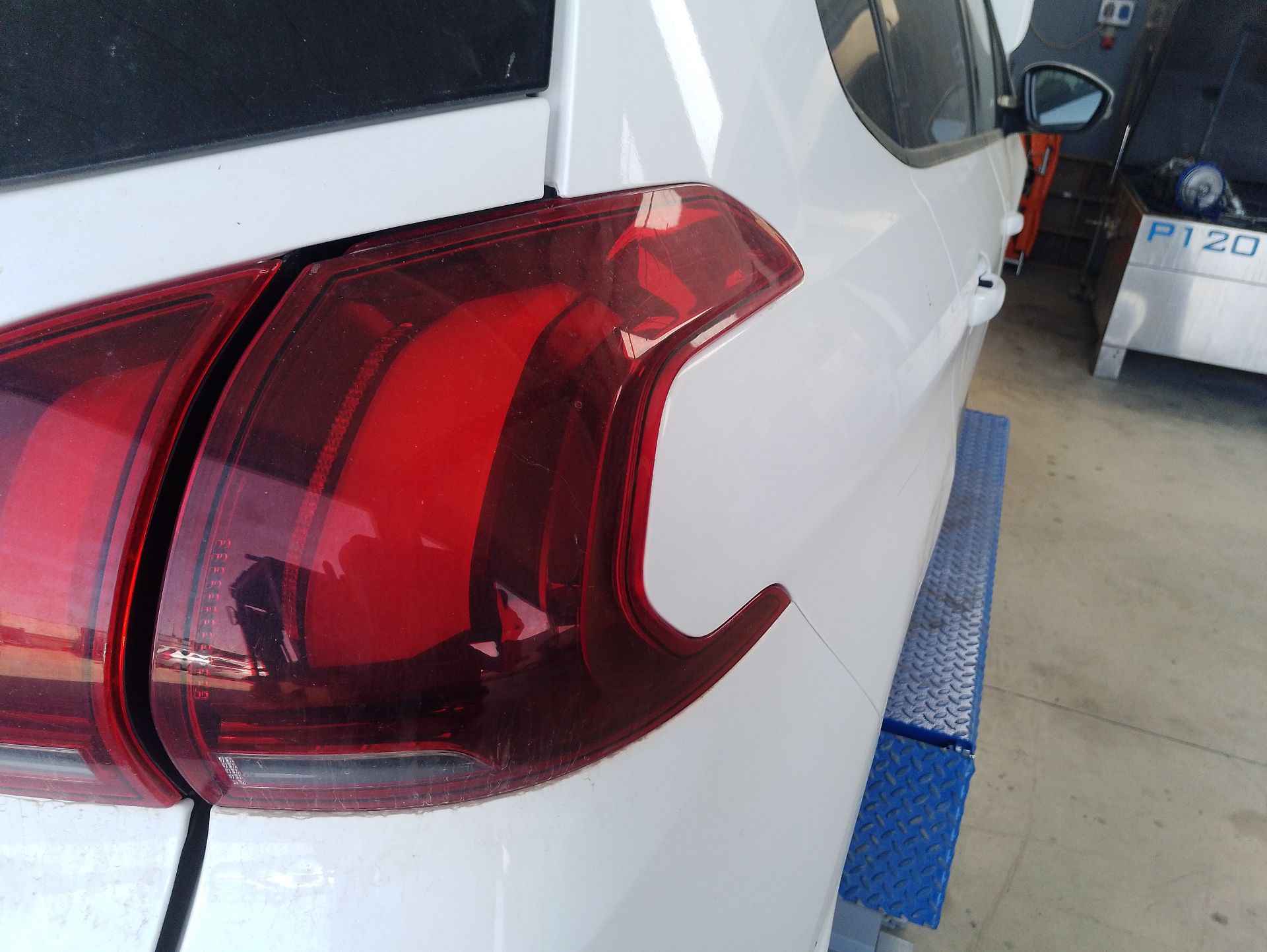 Recambio de piloto trasero derecho para peugeot 2008 i (cu_) 1.6 bluehdi 100 referencia OEM IAM 9826730380  