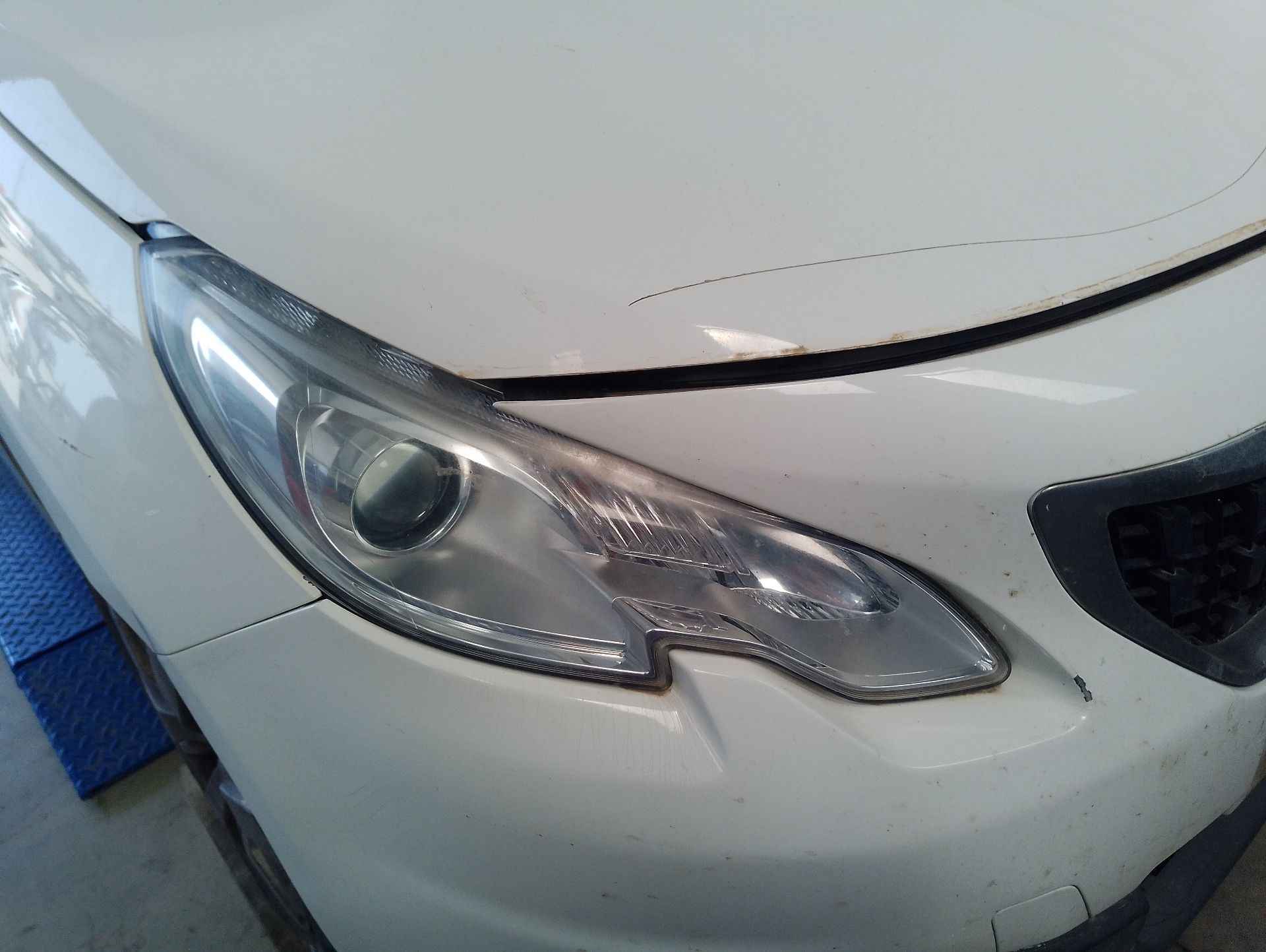 Recambio de faro derecho para peugeot 2008 i (cu_) 1.6 bluehdi 100 referencia OEM IAM 1685353480  