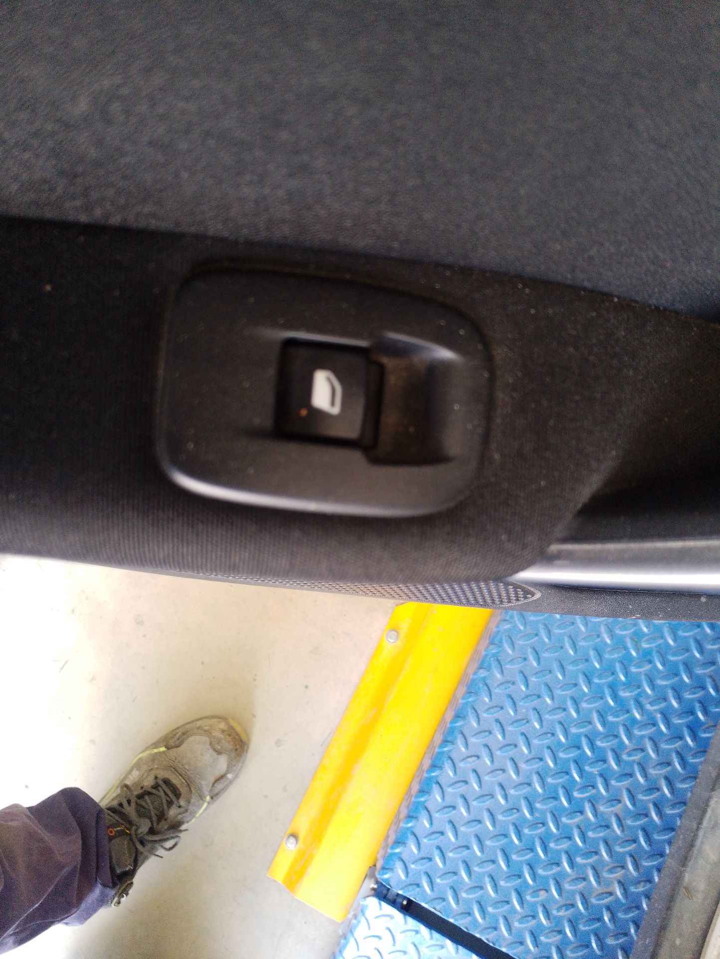 Recambio de mando elevalunas trasero izquierdo para peugeot 2008 i (cu_) 1.6 bluehdi 100 referencia OEM IAM 96751119ZD  