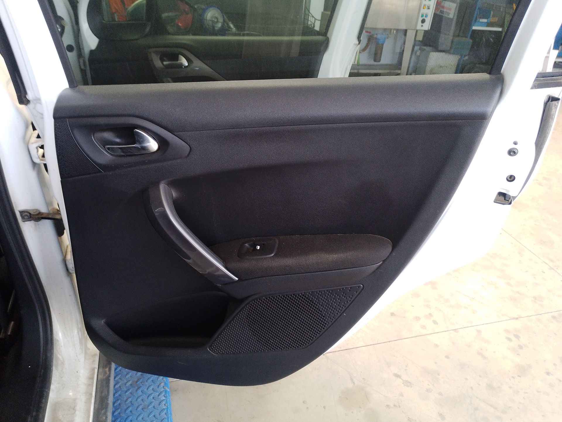 Recambio de guarnecido puerta trasera derecha para peugeot 2008 i (cu_) 1.6 bluehdi 100 referencia OEM IAM   