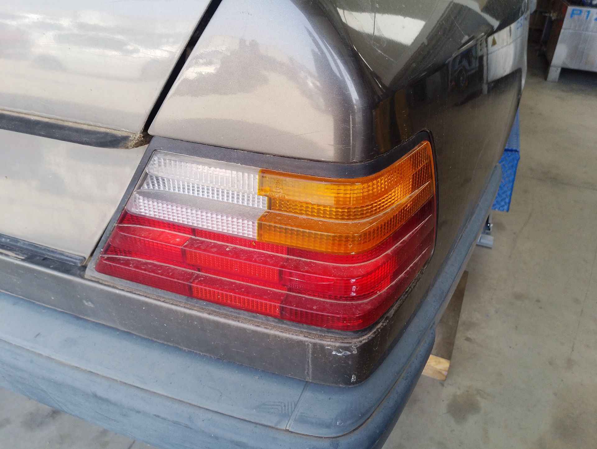 Recambio de piloto trasero derecho para mercedes-benz 124 sedán (w124) 230 e (124.023) referencia OEM IAM   