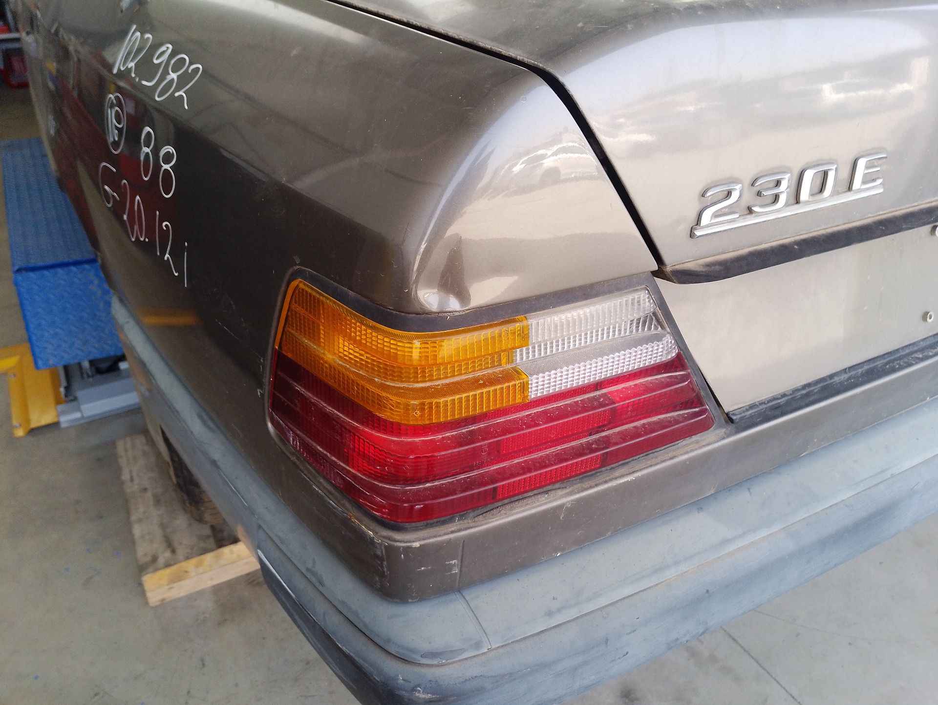 Recambio de piloto trasero izquierdo para mercedes-benz 124 sedán (w124) 230 e (124.023) referencia OEM IAM   
