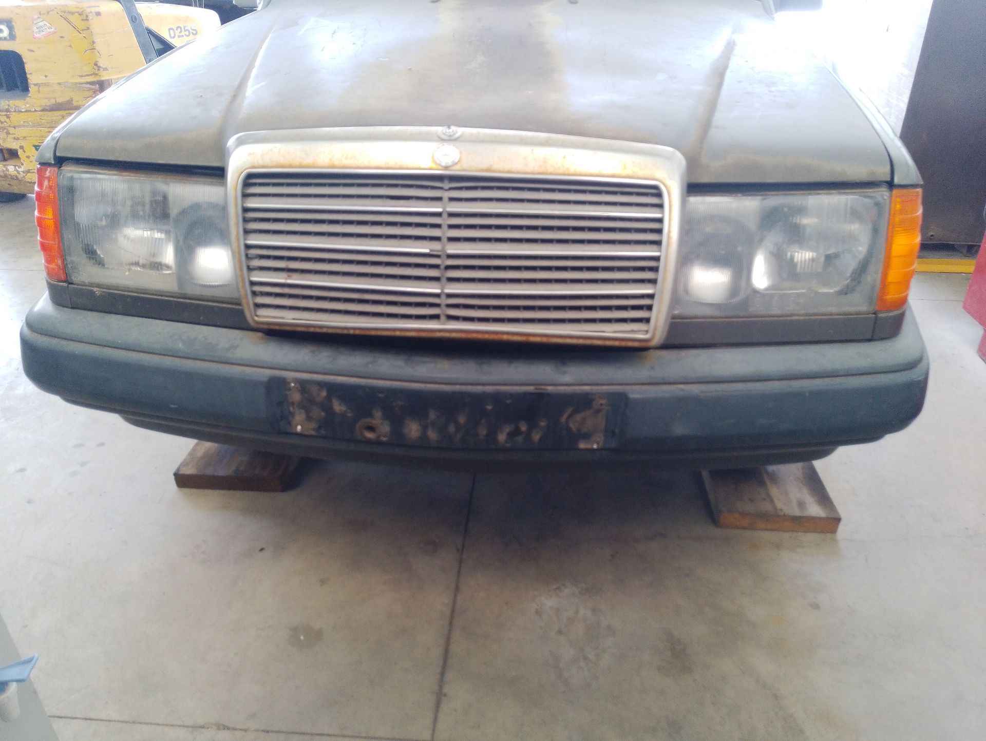 Recambio de paragolpes delantero para mercedes-benz 124 sedán (w124) 230 e (124.023) referencia OEM IAM   